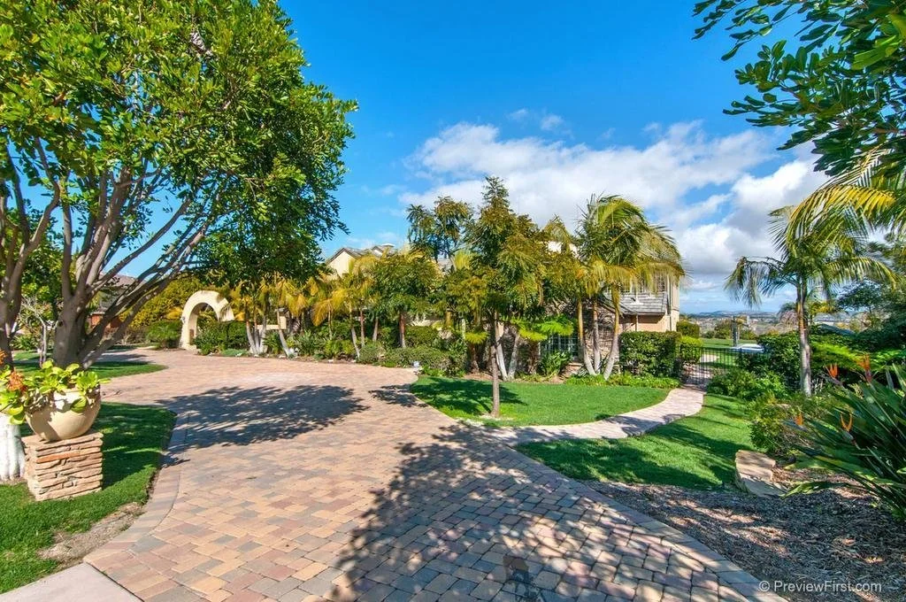 White Horse Pic - 2.jpg