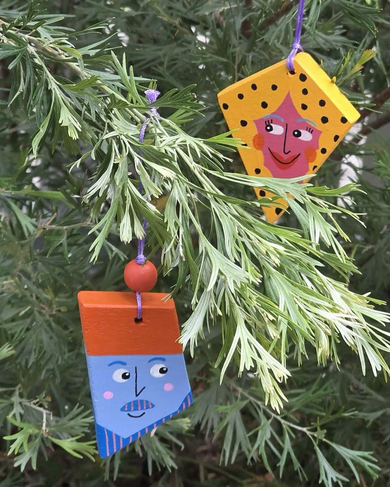 Want your faces on your Chrissy tree this year?
I have a bunch of timber offcuts leftover from @kastnerfurniture that I’m turning into festive decorations. 
For a custom portrait bauble you can shop through my website or send me a message!
.
.