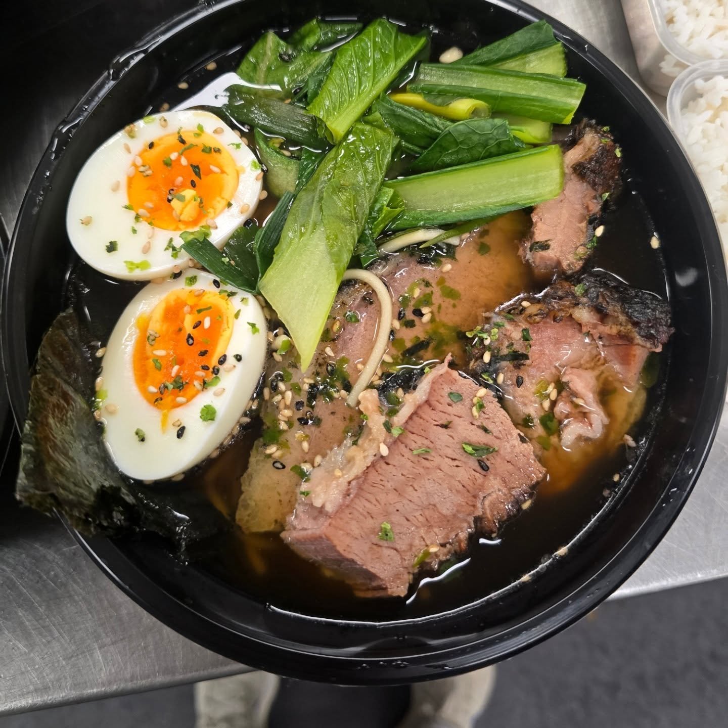 Lots of fresh and frozen delights available today at @fedbyjed from brisket ramen to pulled pork mac n chz, chicken and chorizo gumbo and a new salted caramel cookie !!

Hot lunch today is a smash burger, hot pumpkin soup or french onion 

Come on in