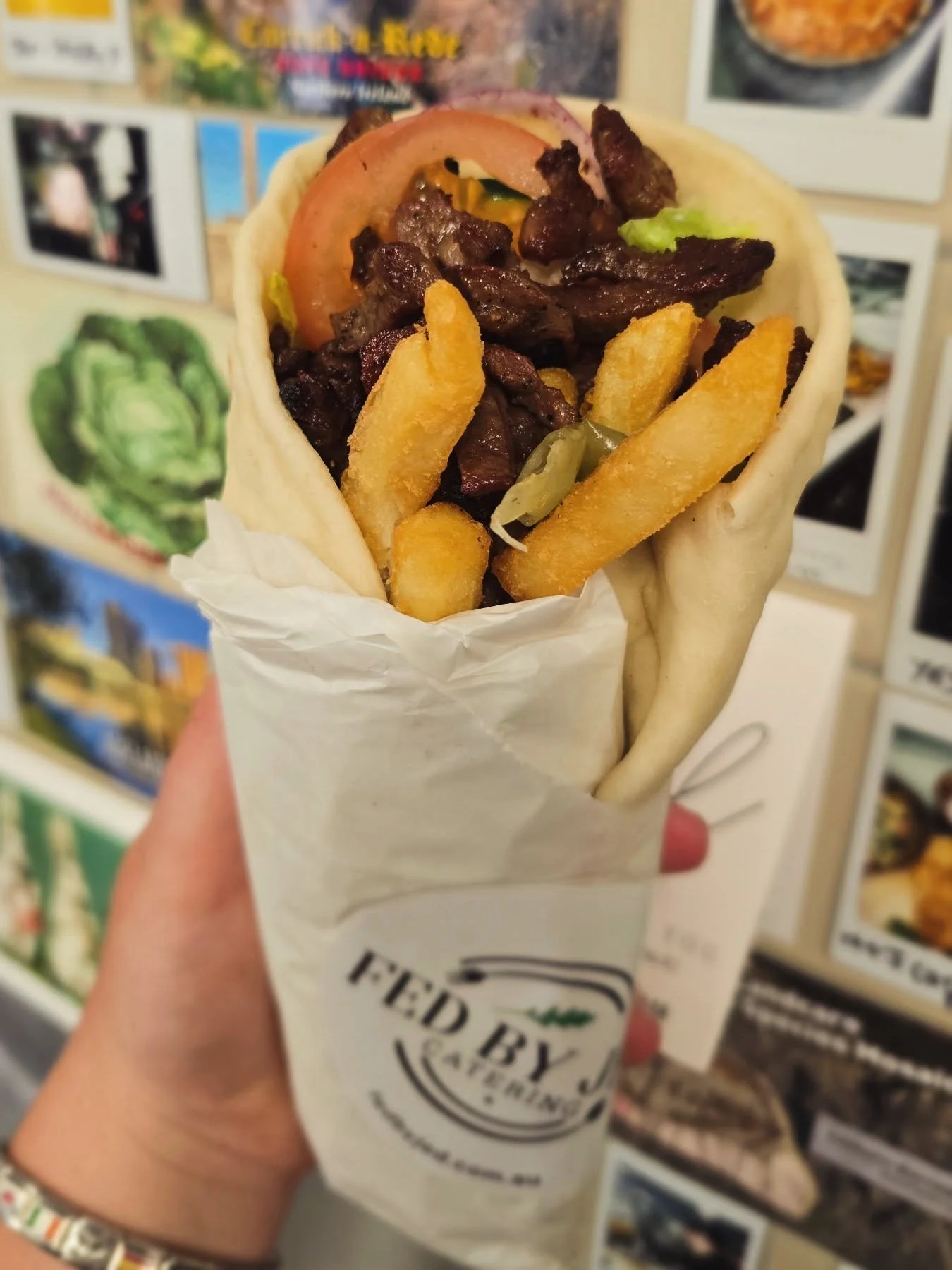 This week for hot lunch we have our favourite Lamb Gyros!
Crispy lamb,tomato,cucumber,lettuce,sumac onions all wrapped up with tzatziki and hot chips 😍
Available from 9am till sold out
$15

#fedbyjed #gyros #hotlunch #bannockburn #haveyoutriedthison