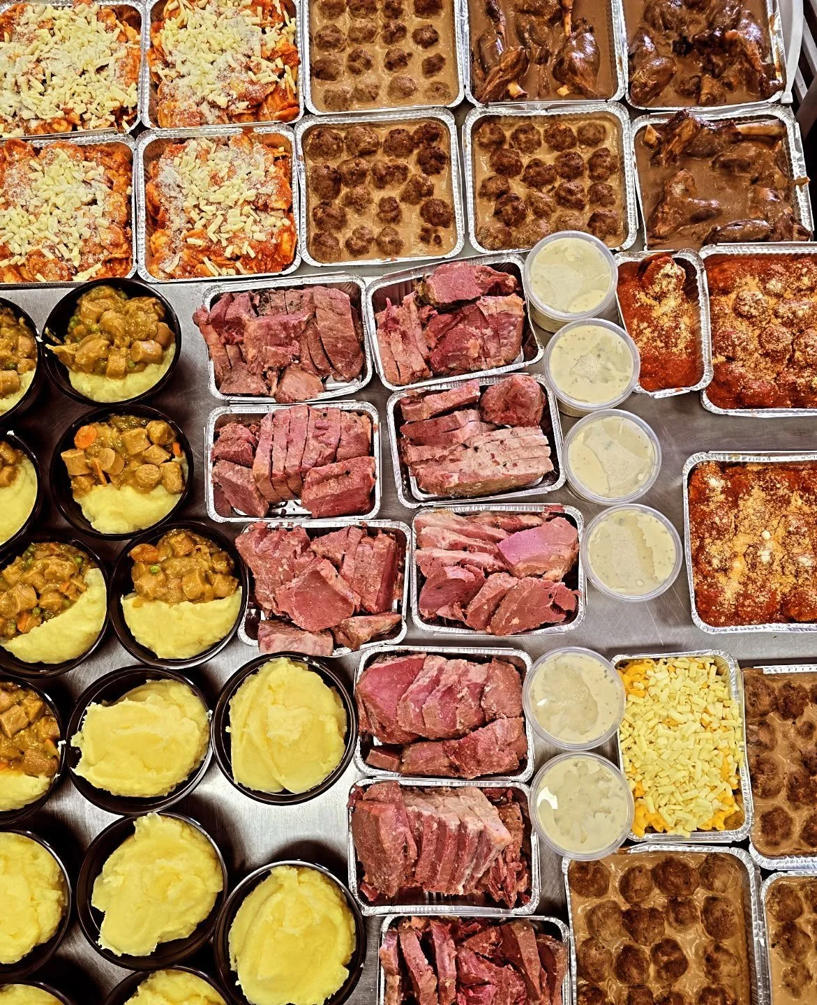 Heaps of family meal options available today at @fedbyjed come on in and ask for any of the below as they may be in the back fridge : 
Corned beef, honey mustard sauce and mash
Swedish meatballs
Mac n' cheese
Italian meatballs
Curry snag and mash
Lam