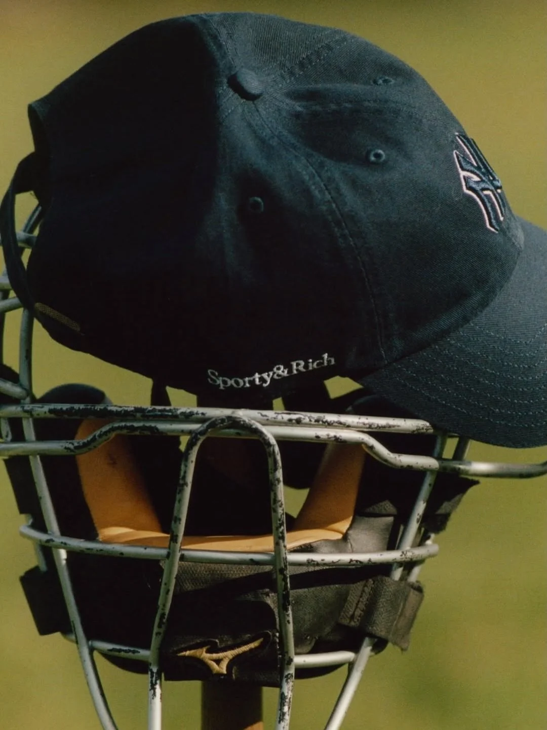 #newarrivals
Sporty &amp; Rich 再次攜手 &rsquo;47 與紐約洋基隊，延續對經典運動文化的共同熱愛，以現代視角重新演繹美式運動風格。

此次聯名系列涵蓋帶有復古細節的經典帽款，以及多款精緻時髦的休閒運動單品，每一件都在熟悉的傳統輪廓中，注入高級且舒適的當代質感。

Now available in ASPORT stores.

#fashion #fitness #wellness #technology