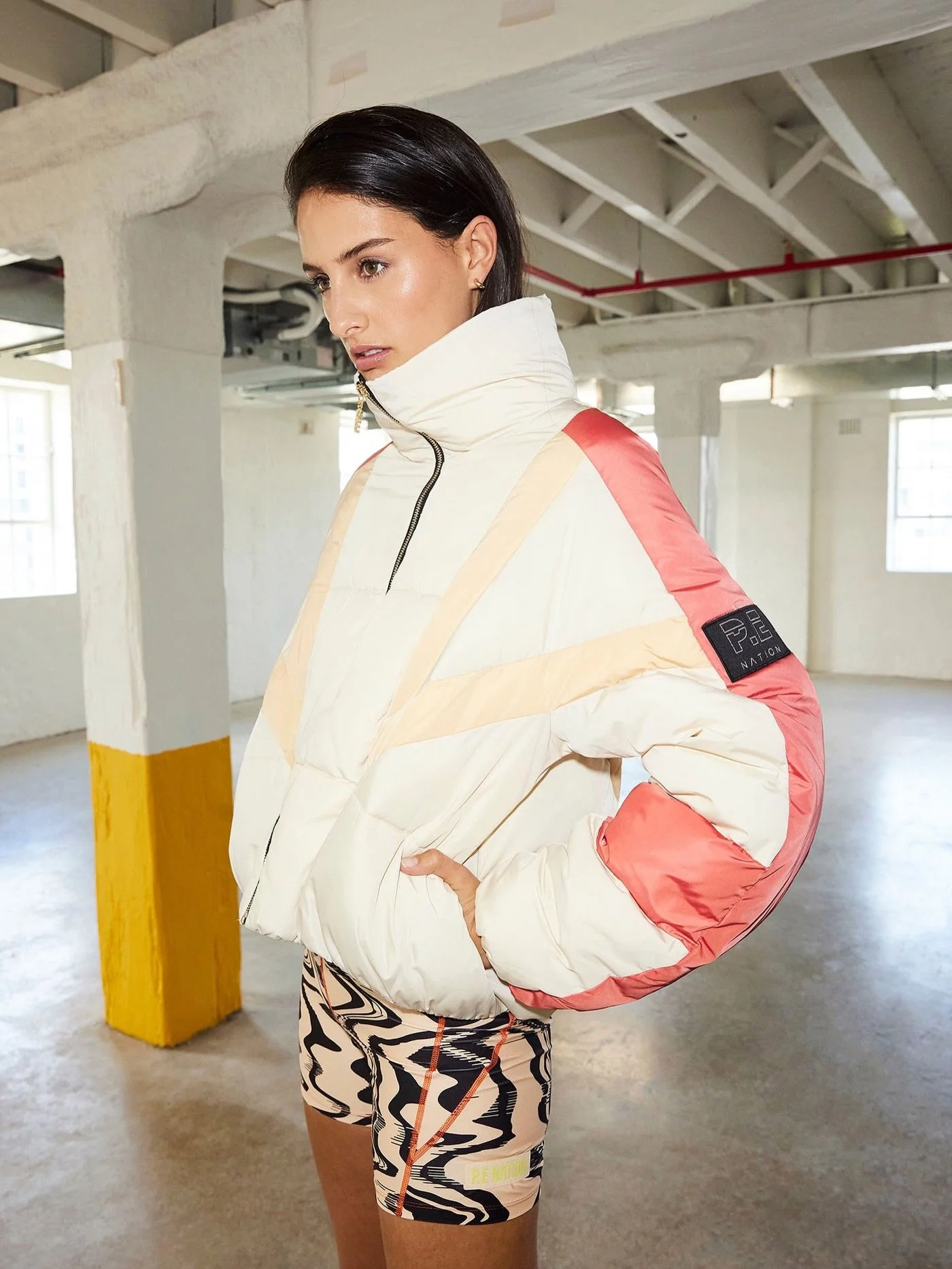 -
#ASPORT大安旗艦店
#ASPORTNOKE忠泰店
#最後回饋1折起

來自澳洲的 P.E Nation 穿的不止是運動服飾，更是一種生活態度的體現。

品牌將復古與現代、時尚與機能結合，以大膽無畏的設計語彙，編織出一場結合運動與街頭風格的美學革命，每一件服飾都蘊含著對運動生活的熱情與對細節的極致追求。

All available in ASPORT stores.

品牌商品全面1折起
歡迎來訊詢問更多款式資訊及販售櫃點。

We&lsquo;d love to see you IR