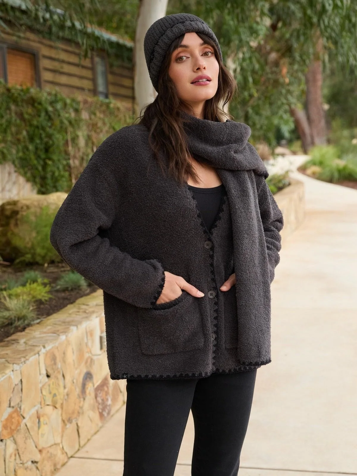 -
來自美國馬里布的居家品牌 BAREFOOT DREAMS，從嬰兒用品與毛毯出發，選用極致柔軟且有彈性的針織布料與法蘭絨，編織出每個家中最溫暖、最柔軟的幸福時光。

BAREFOOT DREAMS 全面六折起，冷冷的冬天，就讓 BAREFOOT DREAMS 溫暖你的居家時刻 ❤️&zwj;🔥

Now available in ASPORT stores.

#fashion
#wellness
#fitness
#technology