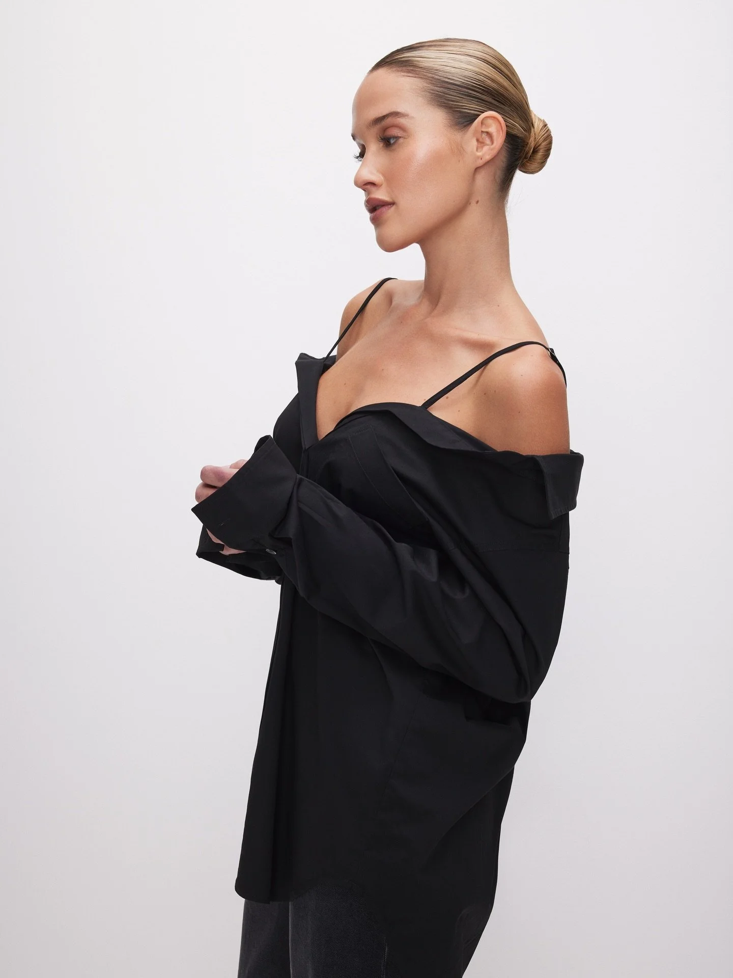 #ASPORTFinalChapter
由 Khlo&eacute; Kardashian 與 Emma Grede 共同創立的 GOOD AMERICAN，以包容、多元與力量為核心，重新定義現代女性的時尚姿態。

從完美貼合的牛仔褲到柔軟親膚的休閒單品，每一件設計都為真實的身形而生&mdash;&mdash;展現曲線、擁抱自己、散發自信。

GOOD AMERICAN 全面3折起，歡迎把握折扣機會入手‼️

款式與尺寸現場數量有限，售完為止，

📍 台北微風廣場店
📍 新光三越 A11 店