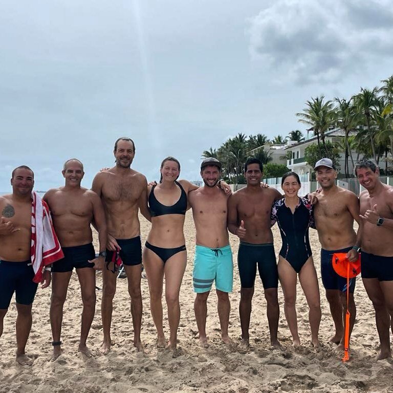 Club Acu&aacute;tico started off Mother&rsquo;s Day strong with a 3k swim to and from El Dorocko, aka isla piedrita, the urchin-infested rock off of Ocean Park beach.