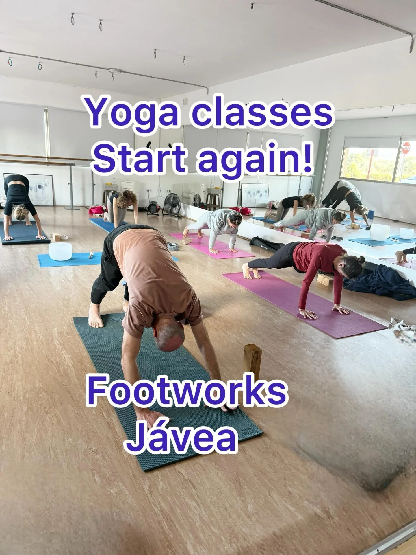Yoga starts again! At Footworks until@it&rsquo;s warm enough outside! 
6 days a week except Thursdays
🧘🏼&zwj;♀️Regular class 09.30-10.45
🧘🏼&zwj;♀️Early Bird-only in zoom atm 07.45-08.30 
🧘🏼&zwj;♀️Slow stretch Monday &amp; Friday 11-12h 
🧘🏼&zw