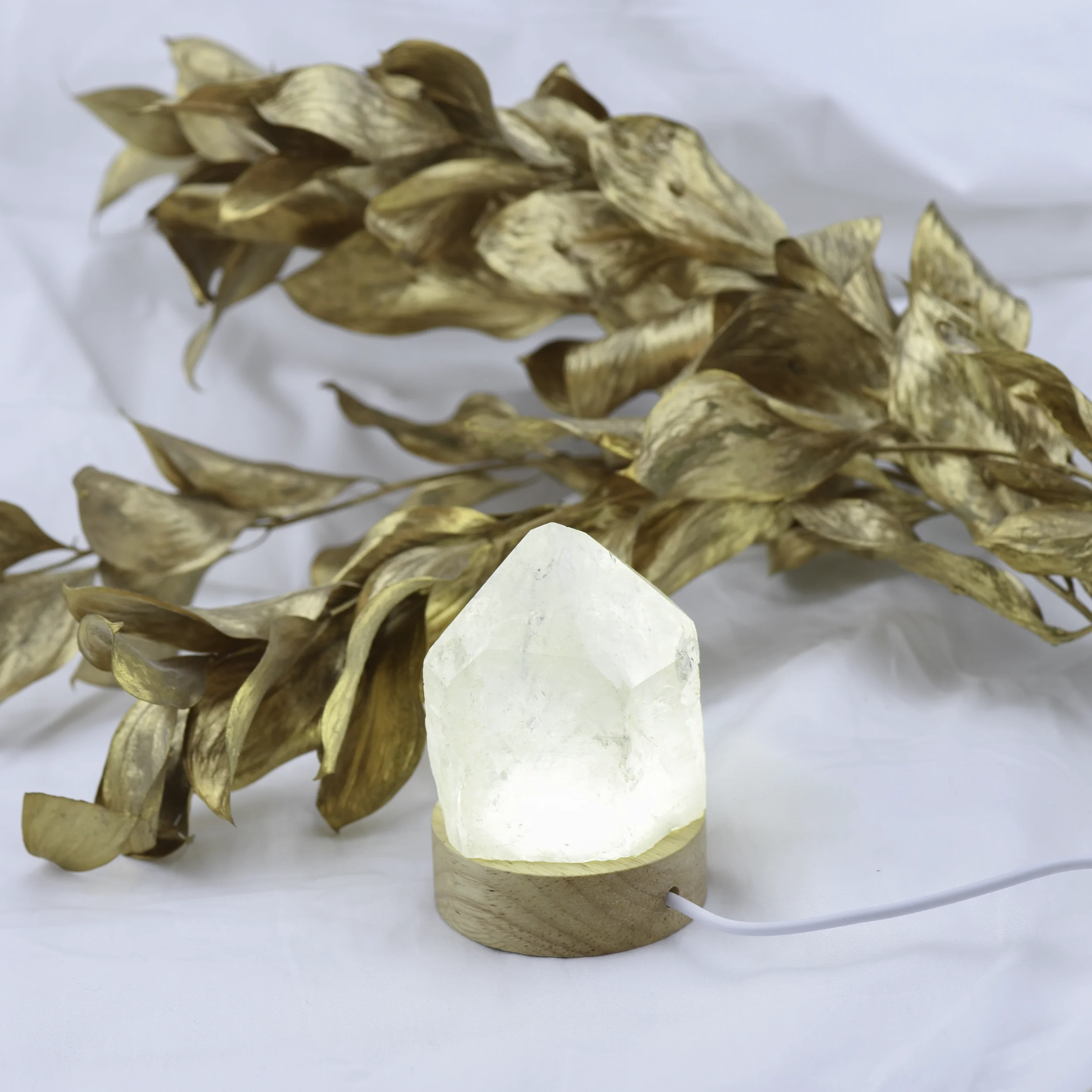 pointe-cristal-de-quartz-maxi-support-lumineux-led-pierre-cristaux-holistique-lithotherapie-holilab-paris.webp