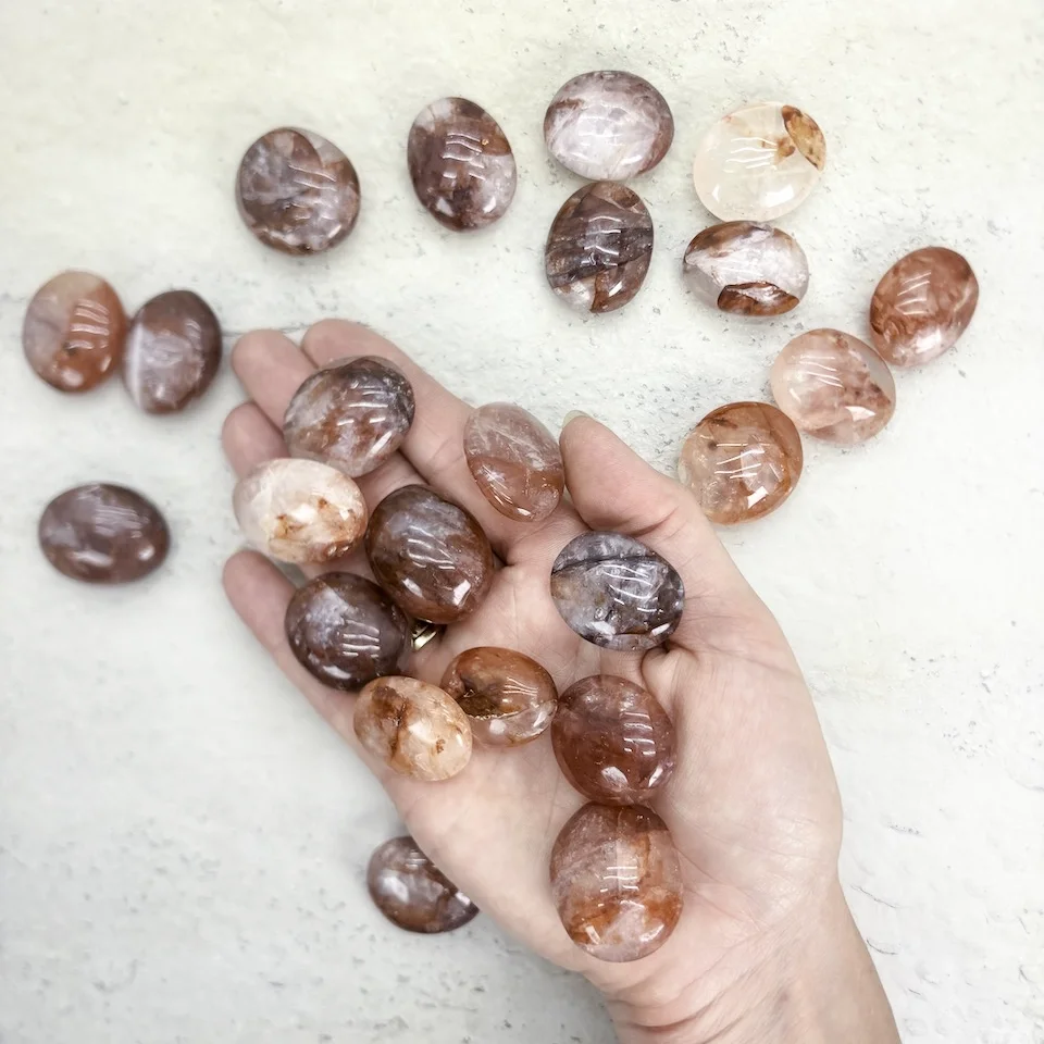 quartz-hematoide-pierre-roulee-cristaux-holistique-lithotherapie-holilab-paris.webp