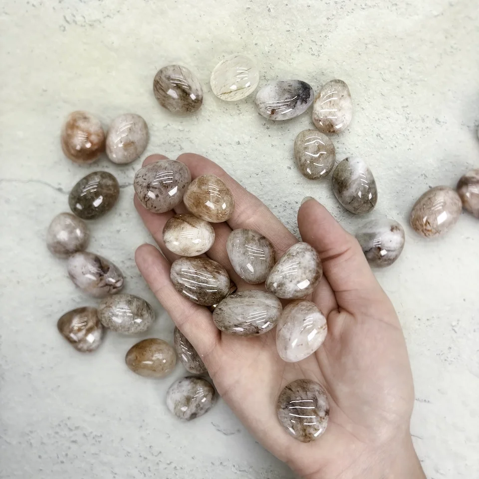 quartz-hematite-pierre-roulee-cristaux-holistique-lithotherapie-holilab-paris-france.webp