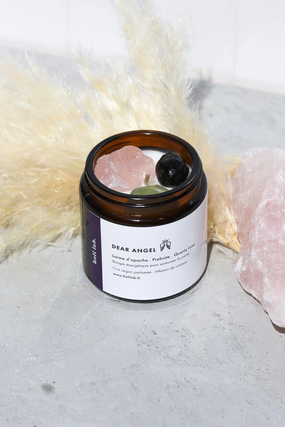 🕯️✨ Se Souvenir avec la Bougie &Eacute;nerg&eacute;tique &quot;Dear Angel&quot; de Holilab ✨🕯️⁣
La Toussaint, une p&eacute;riode d&eacute;di&eacute;e &agrave; la m&eacute;moire de nos &ecirc;tres chers disparus, nous nous rappelons l'importance de 