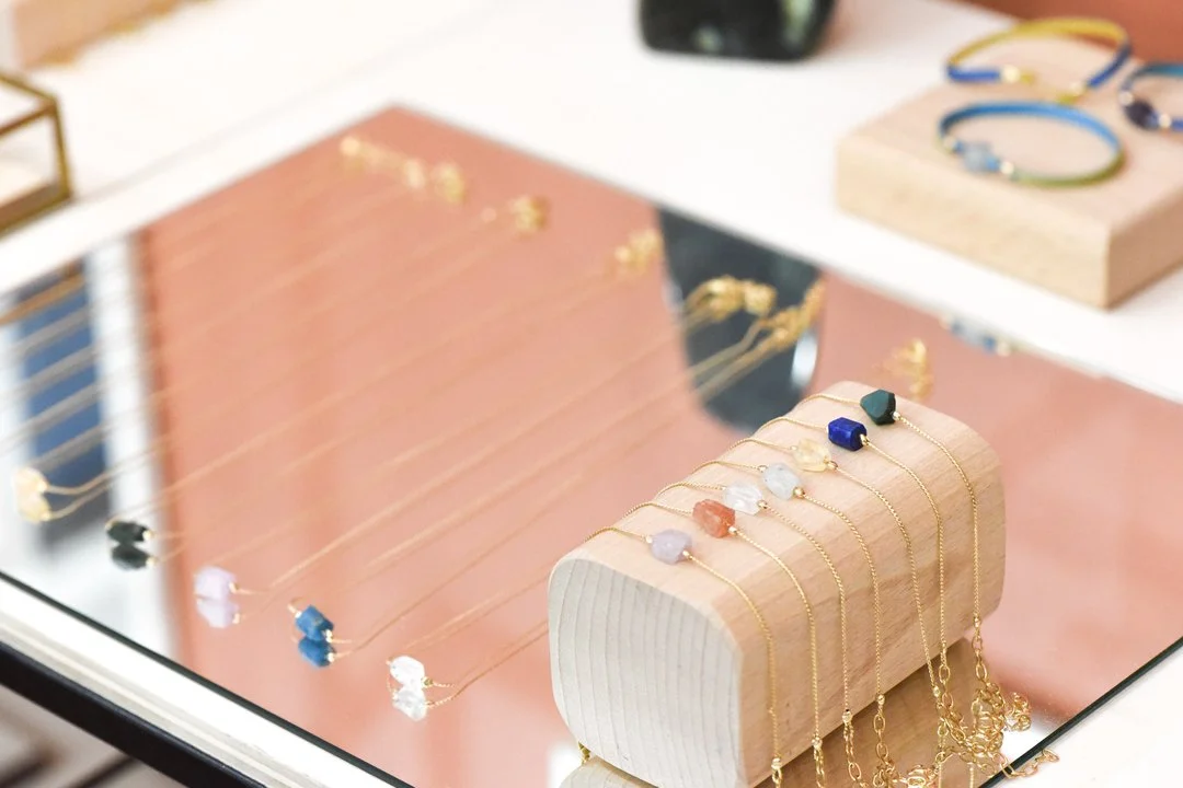 ✨💫 L'&Eacute;clat de l'Or et la Magie des Cristaux, Directement sur Votre Peau 💫✨⁣
Les bijoux en plaqu&eacute; or de Holilab apportent une touche d'&eacute;l&eacute;gance &agrave; votre tenue, mais ils sont bien plus que cela. Ils allient la beaut&