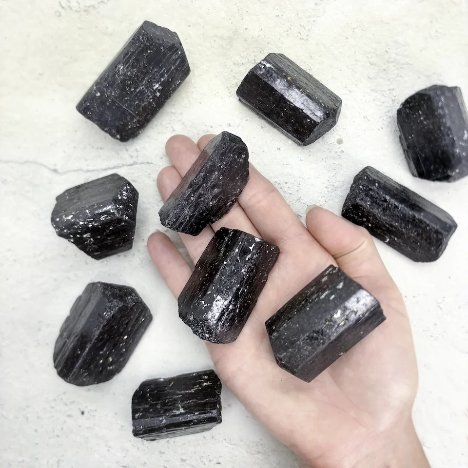 tourmaline-noire-xl-extra-pierre-brute-cristaux-holistique-lithotherapie-holilab-paris-france.webp