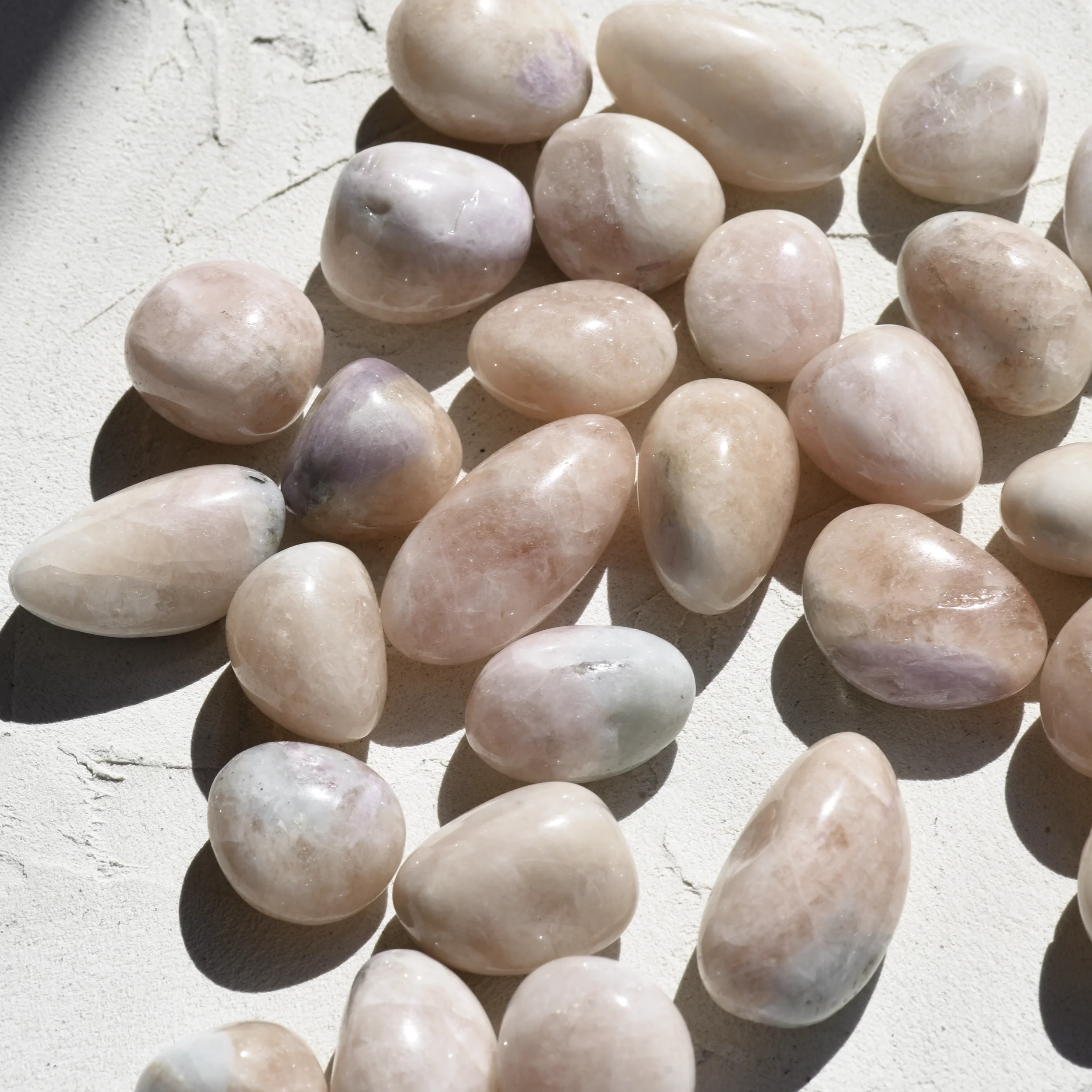 morganite-extra-pierre-roulee-cristaux-extra-holistique-lithotherapie-holilab-paris.webp