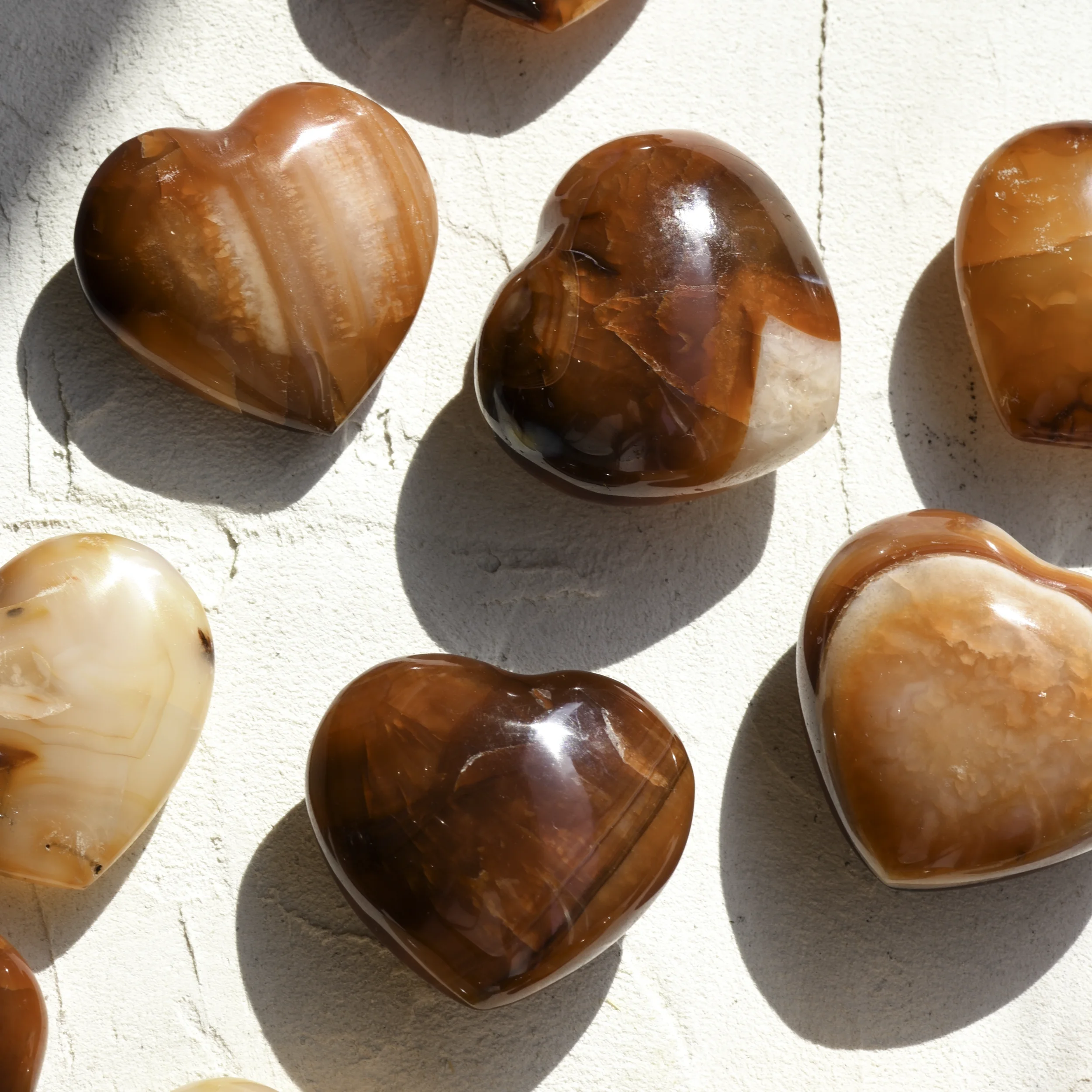 coeur-cornaline-large-pierre-cristaux-holistique-lithotherapie-holilab-paris-madagascar.webp