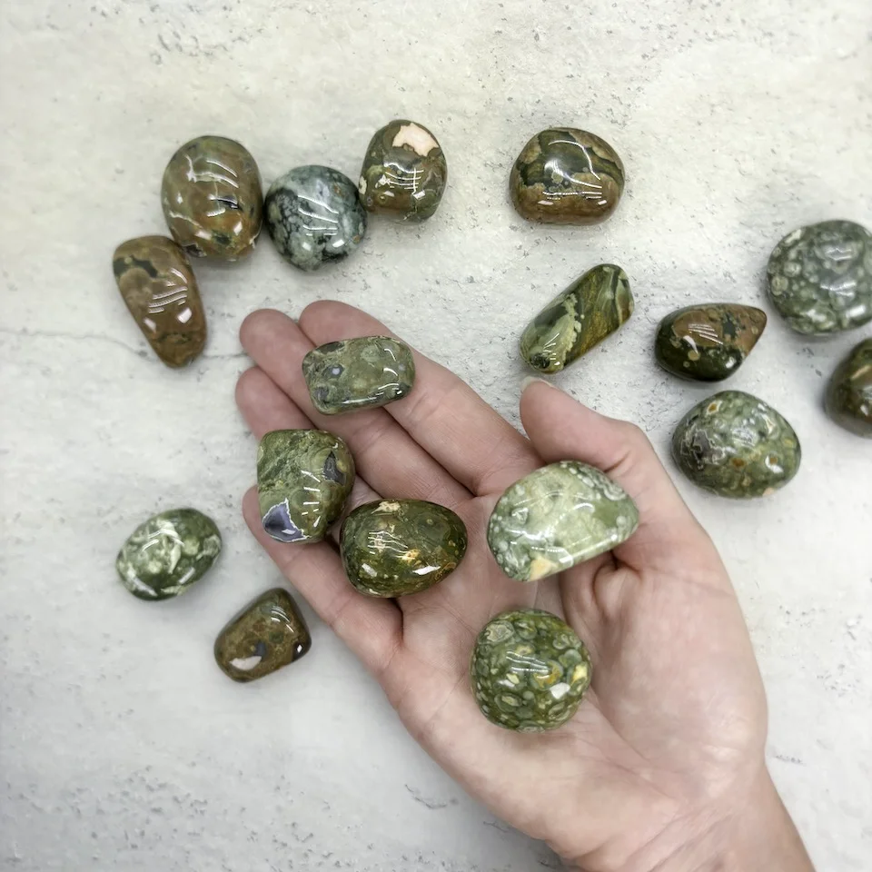 rhyolite-pierre-roulee-cristaux-holistique-lithotherapie-holilab-paris.webp