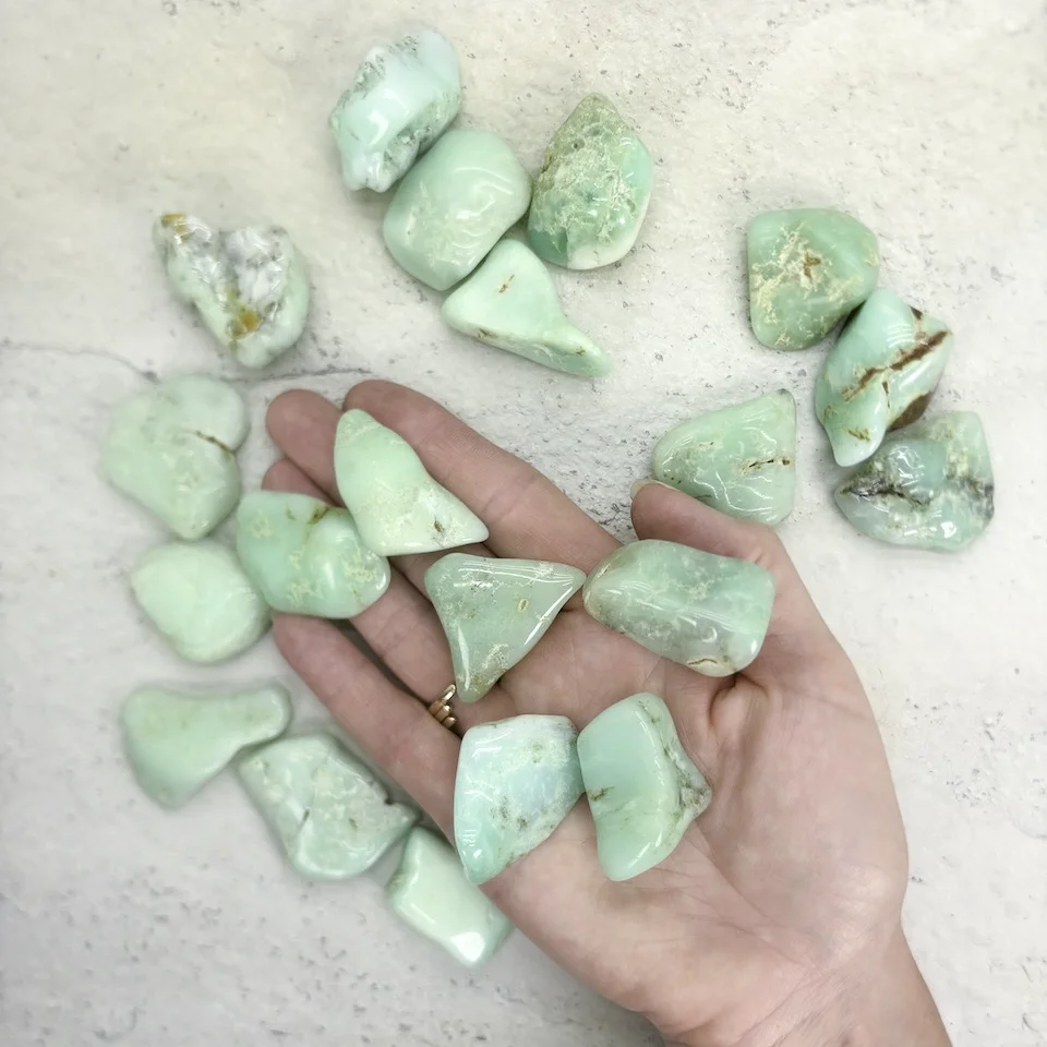 chrysoprase-extra-pierre-roulee-cristaux-holistique-lithotherapie-holilab-paris-france.webp