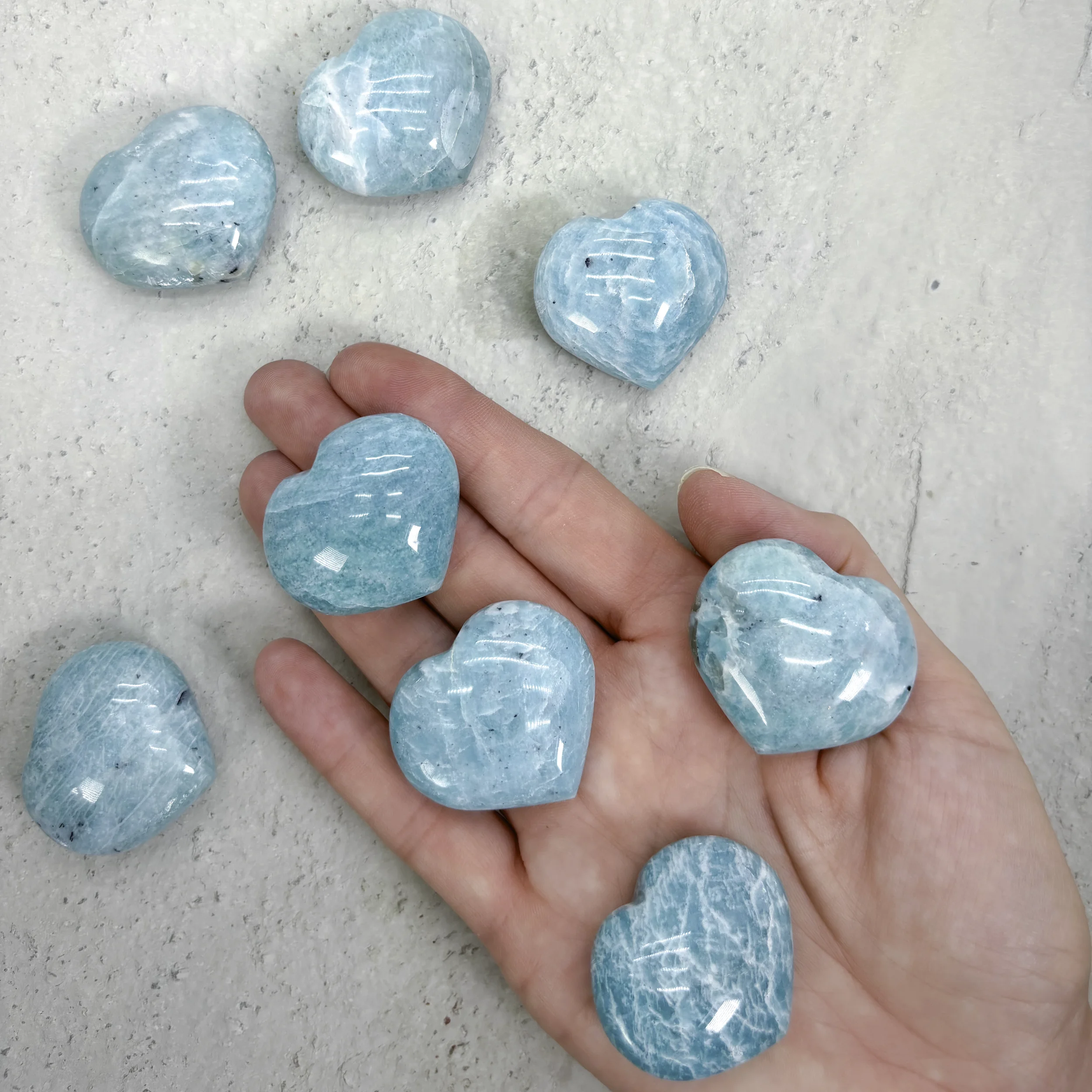 coeur-amazonite-pierre-cristaux-holistique-lithotherapie-holilab-paris-france.webp
