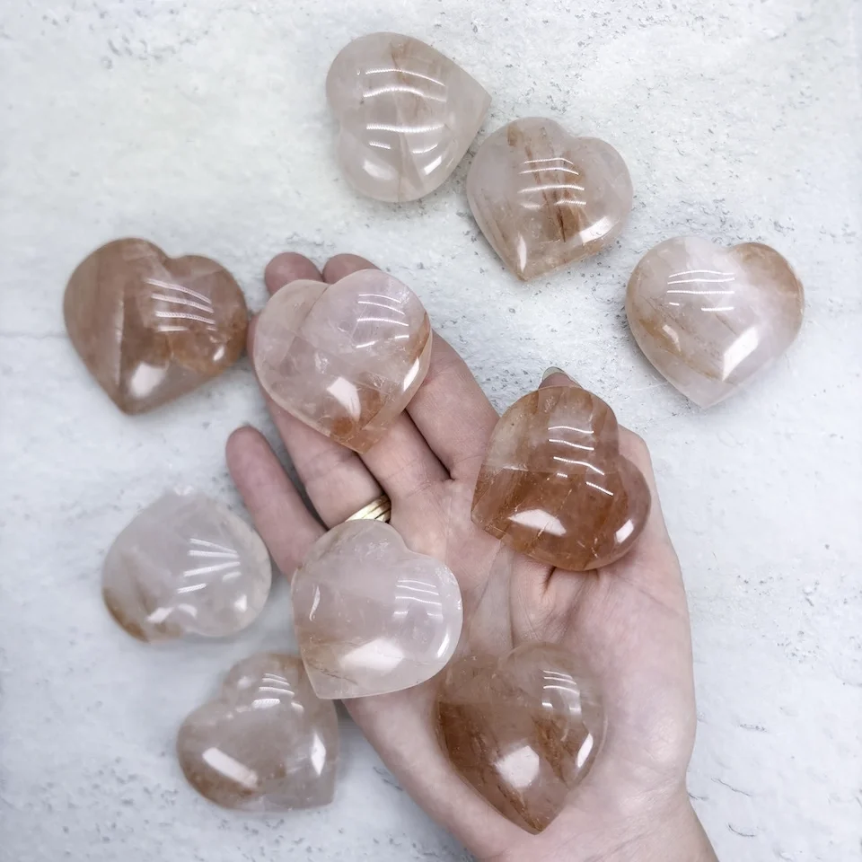 coeur-quartz-hematoide-large-pierre-cristaux-holistique-lithotherapie-holilab-paris.webp