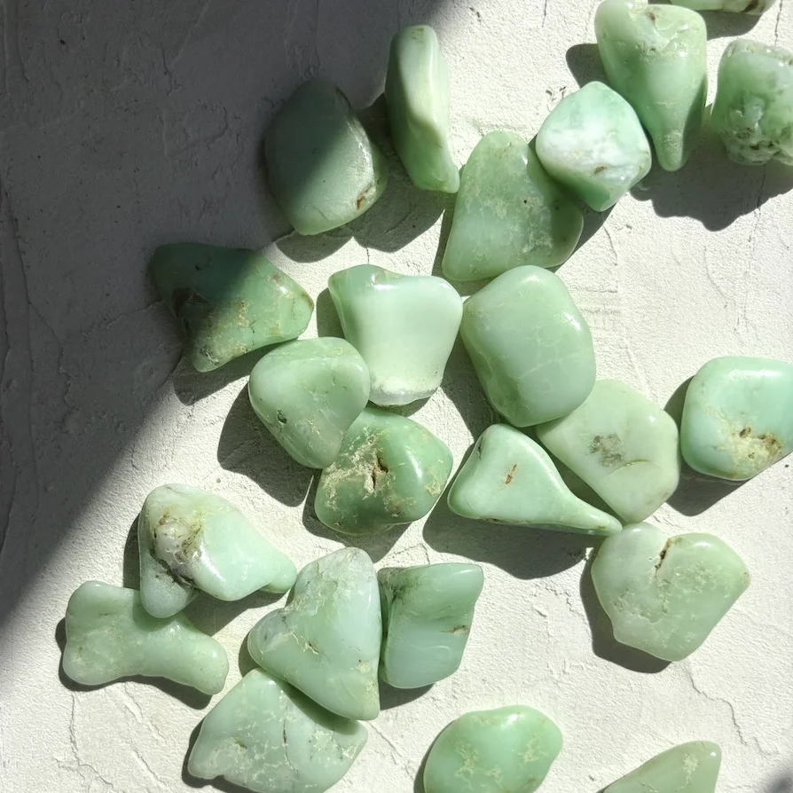 chrysoprase-extra-pierre-roulee-cristaux-holistique-lithotherapie-holilab-paris.webp