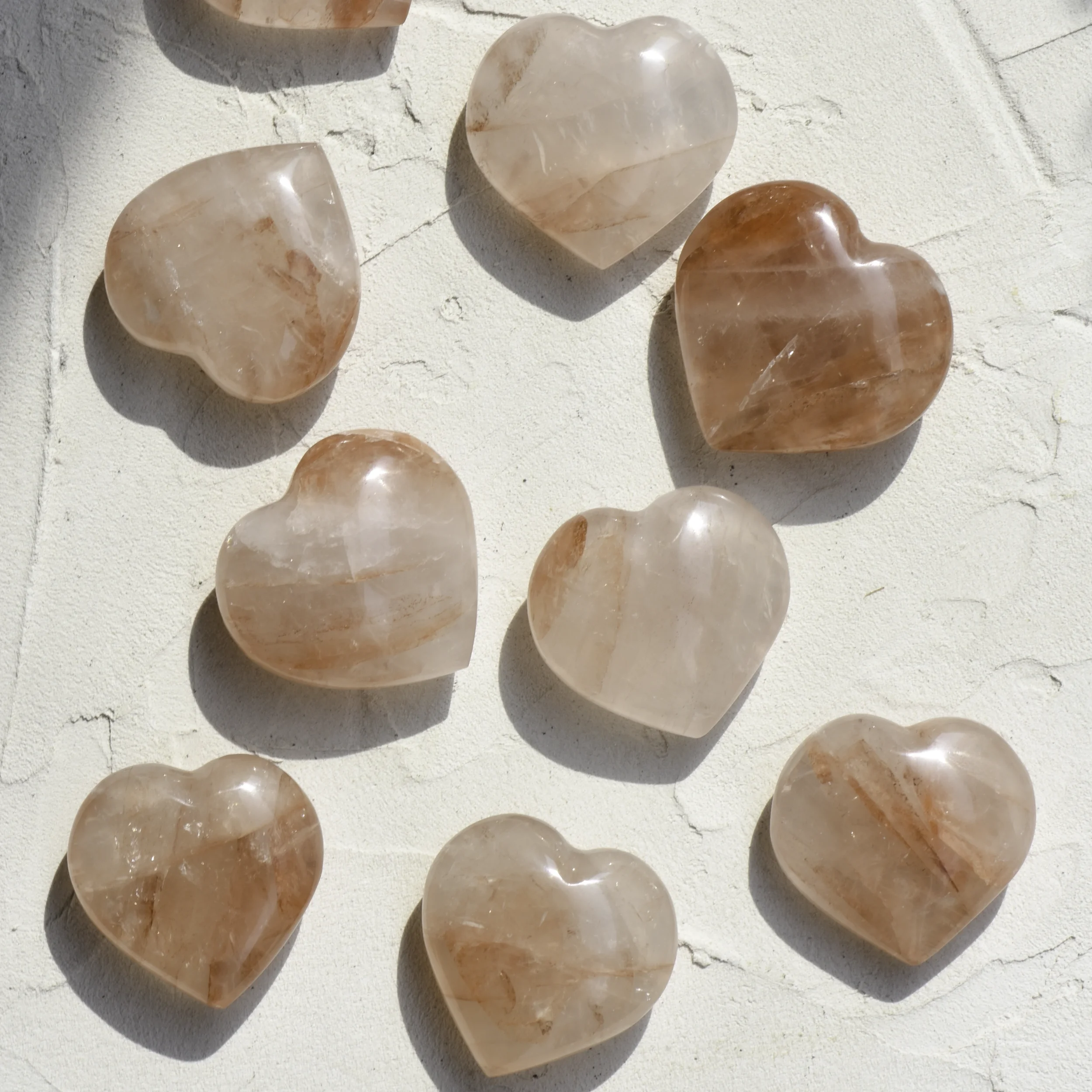 coeur-quartz-hematoide-large-pierre-cristaux-holistique-lithotherapie-holilab-paris-madagascar.webp