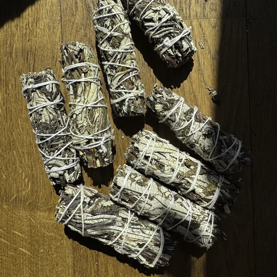 yerba-santa-purification-lithotherapie-holilab-paris-france.webp