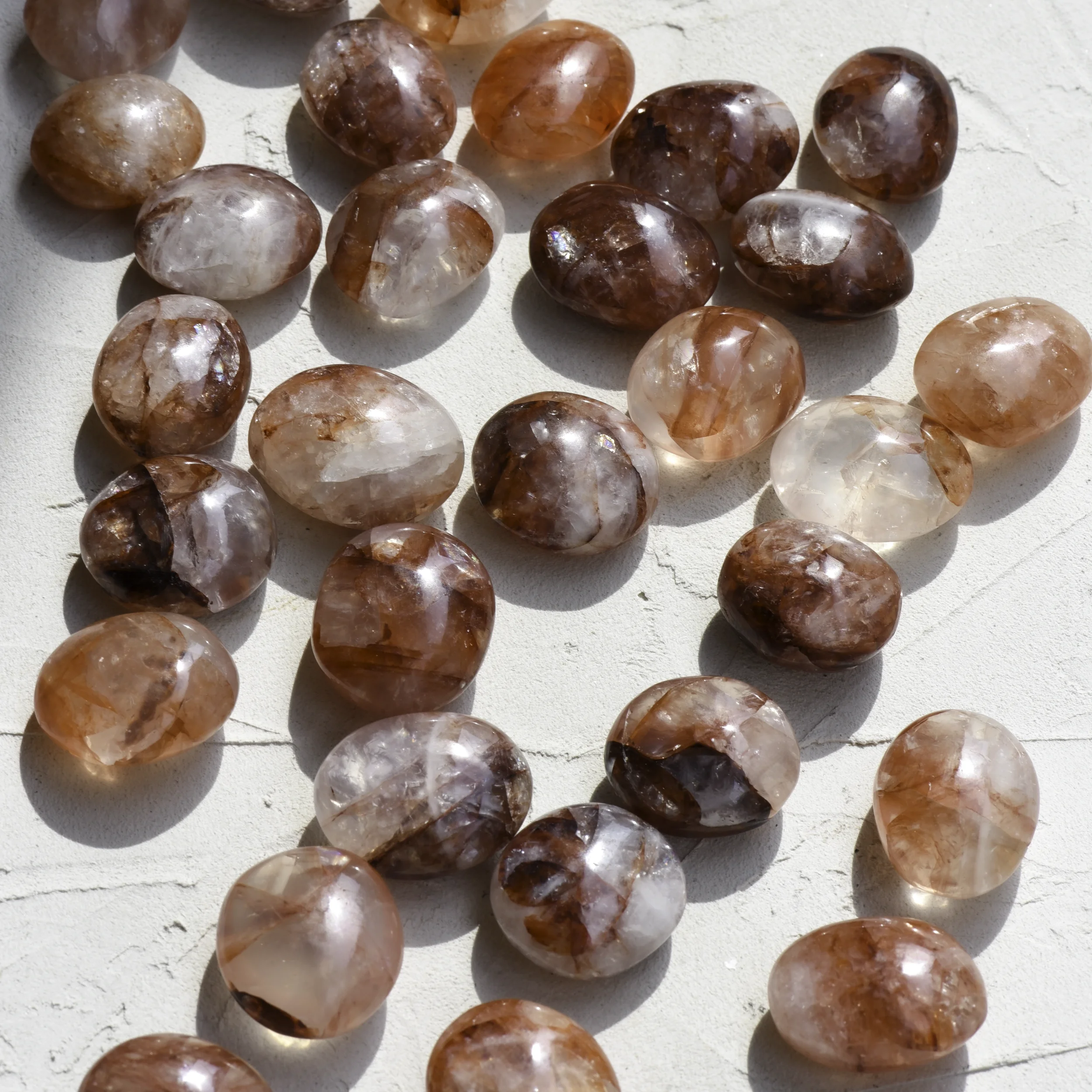 quartz-hematoide-galet-roulee-cristaux-holistique-lithotherapie-holilab-paris.webp