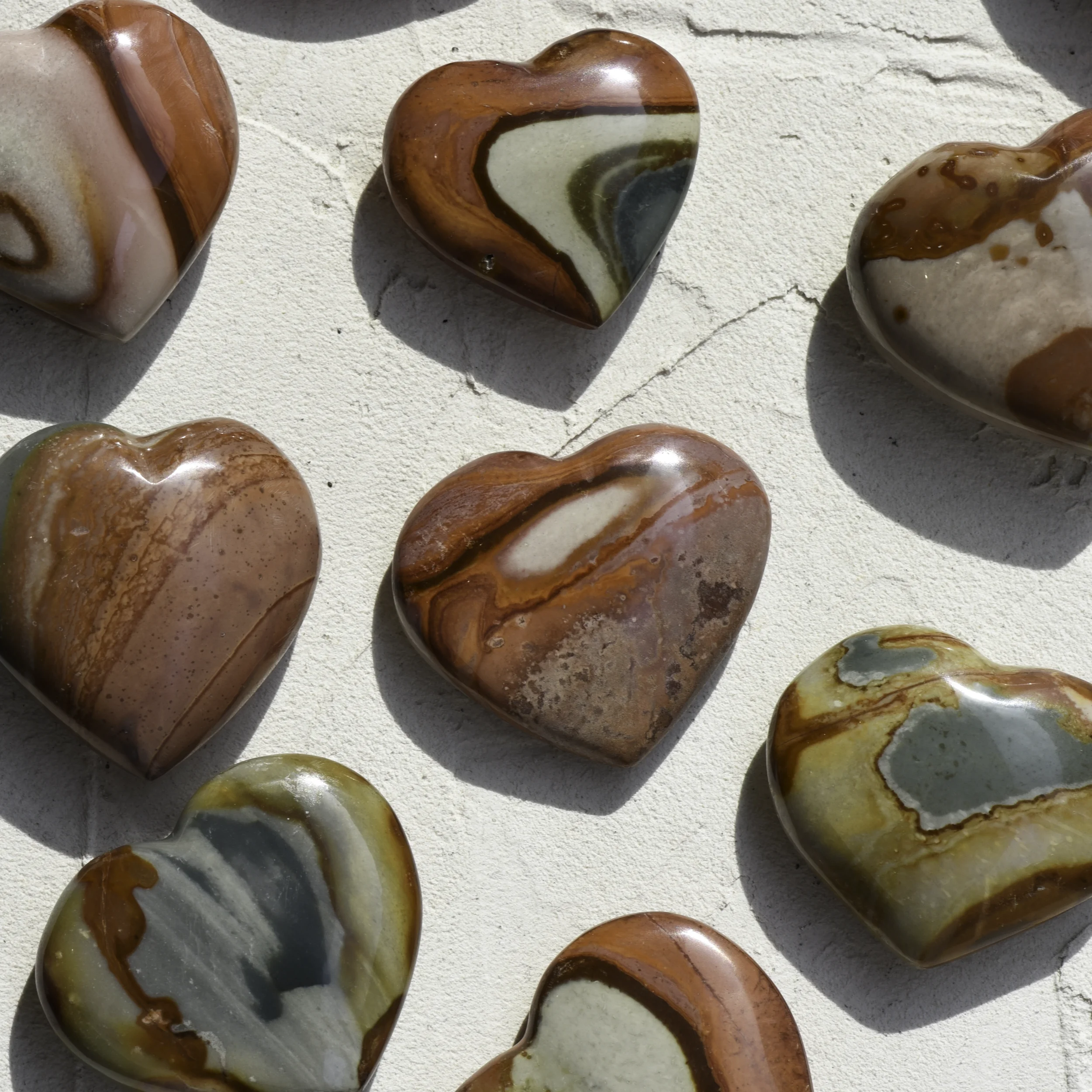 coeur-jaspe-polychrome-pierre-cristaux-holistique-lithotherapie-holilab-paris-madagascar.webp