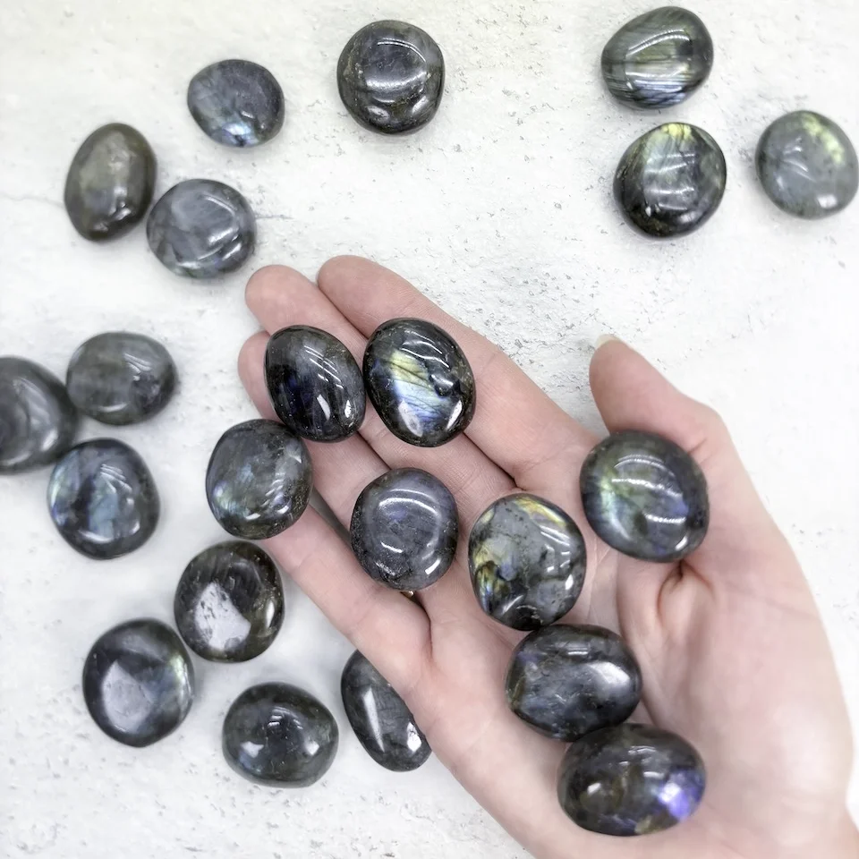 labradorite-galet-extra-pierre-roulee-cristaux-holistique-lithotherapie-holilab-paris.webp