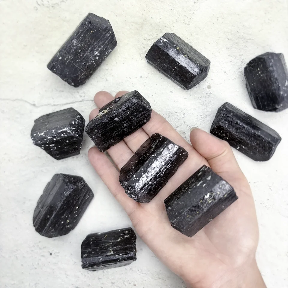 tourmaline-noire-xl-extra-pierre-brute-cristaux-holistique-lithotherapie-holilab-paris.webp