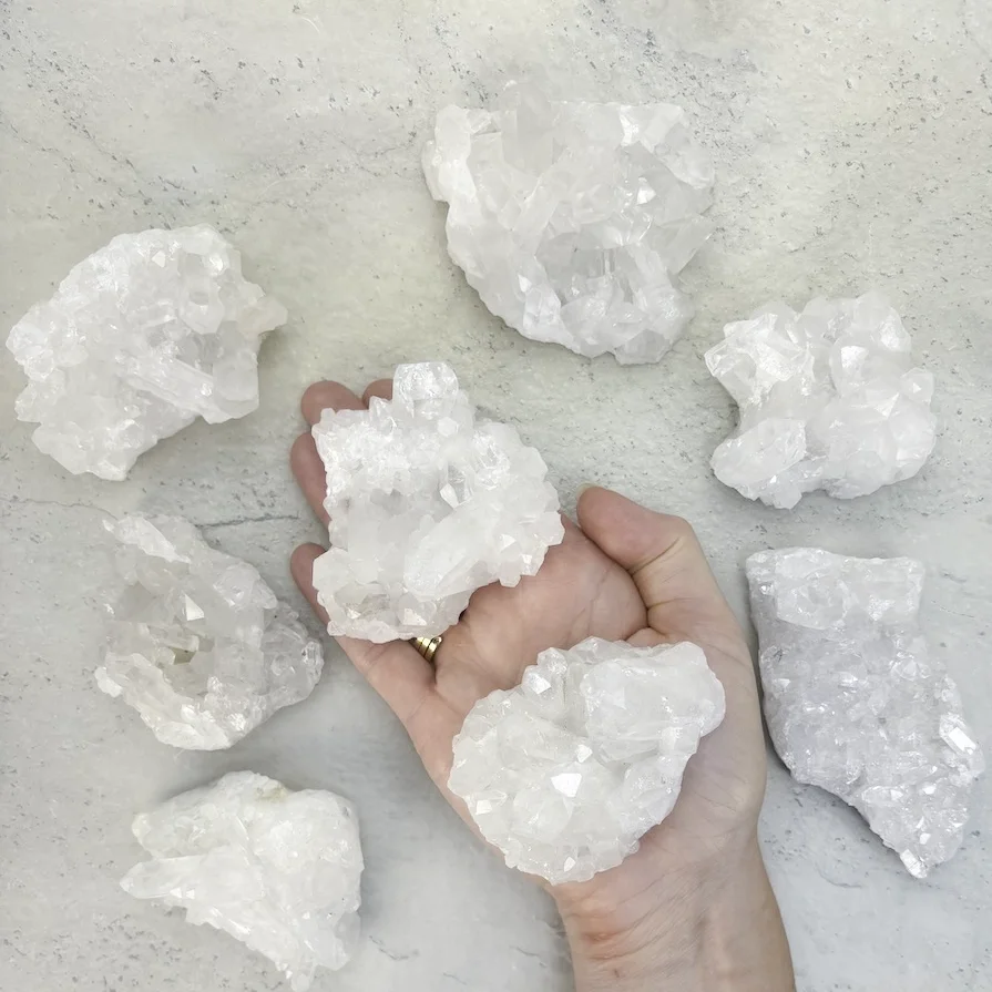 cristal-de-quartz-cluster-large-extra-pierre-brute-cristaux-holistique-lithotherapie-holilab-paris-bresil.webp