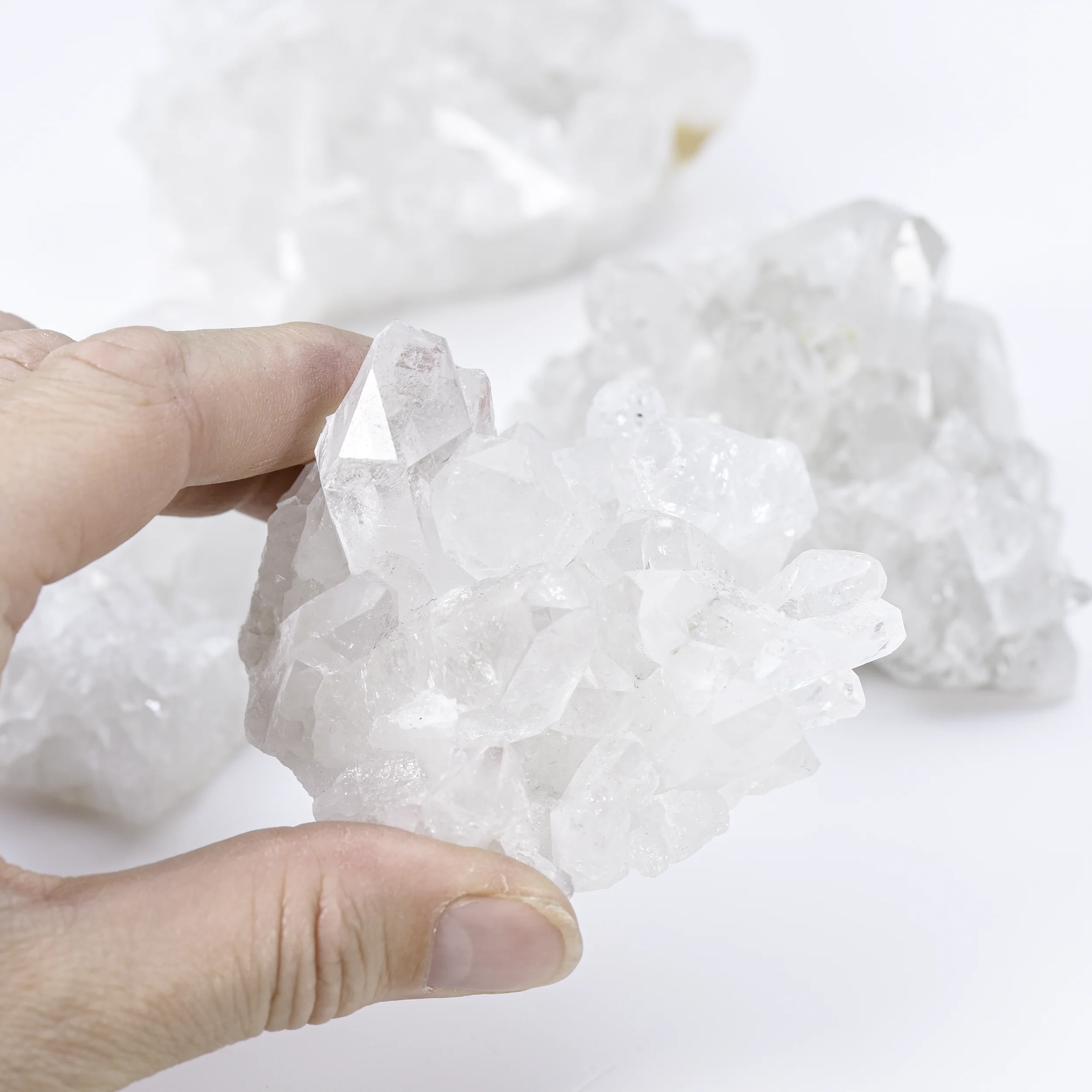 cristal-de-quartz-cluster-large-extra-pierre-brute-cristaux-holistique-lithotherapie-holilab-paris.webp