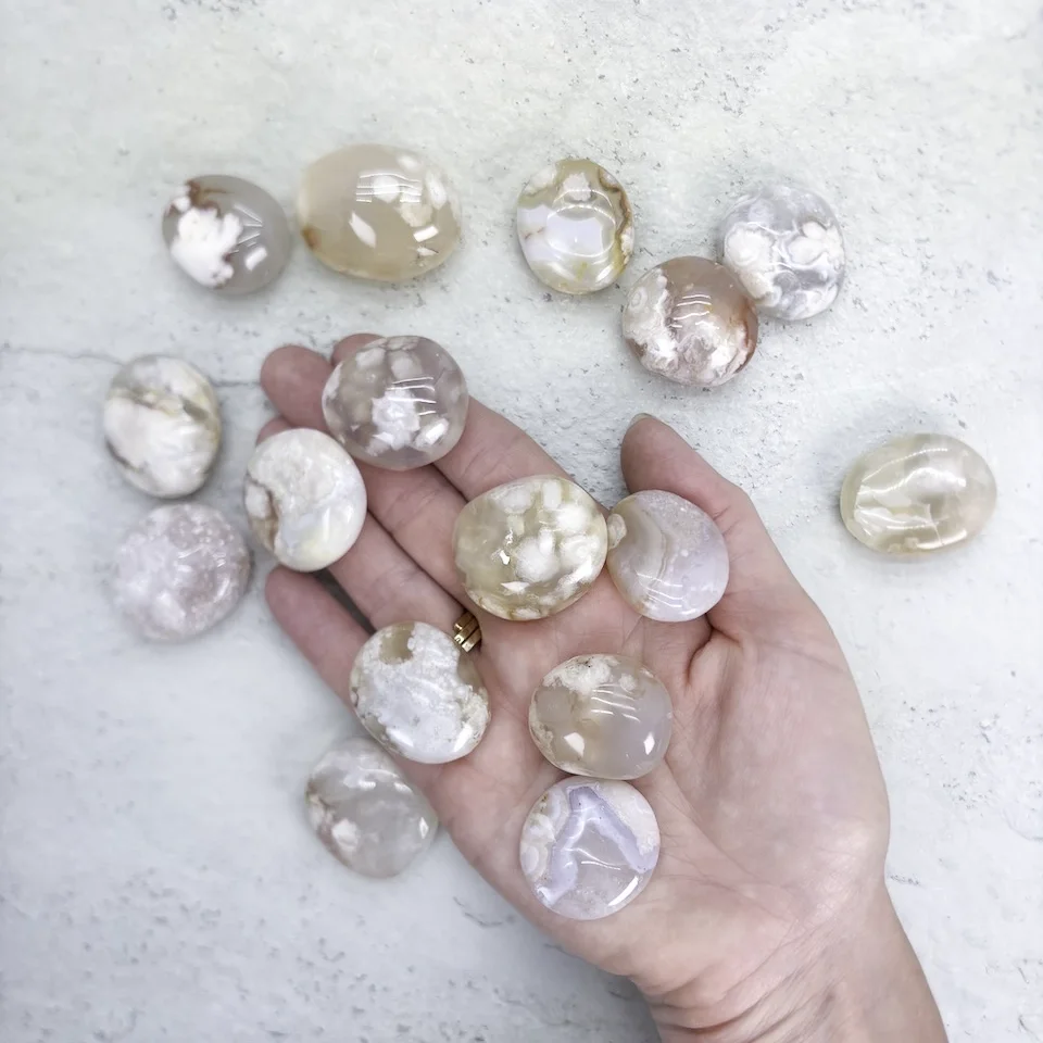 agate-fleur-pierre-galet-roulee-cristaux-holistique-lithotherapie-holilab-paris.webp