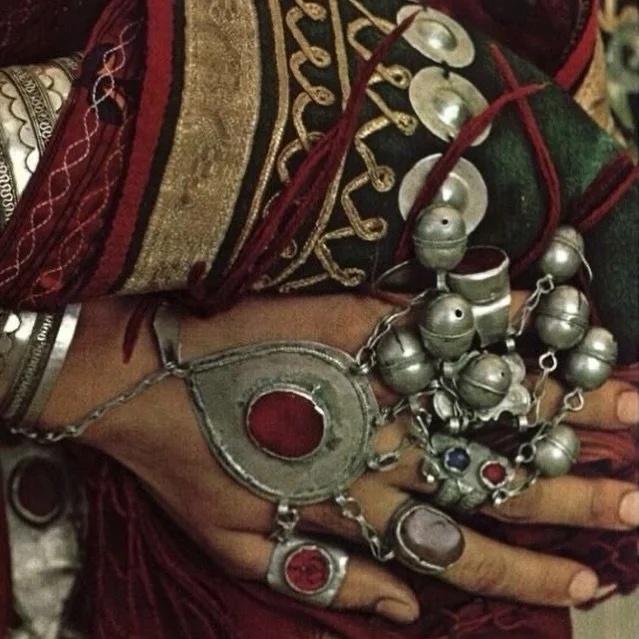 An ode to the intricate beauty of Kuchi jewelry ✨

��We&rsquo;ve long been draw to the jewelry tradition of the Kuchi people, a nomadic community who traverse the hills of southern and eastern Afghanistan, moving with the seasons in a perennial searc