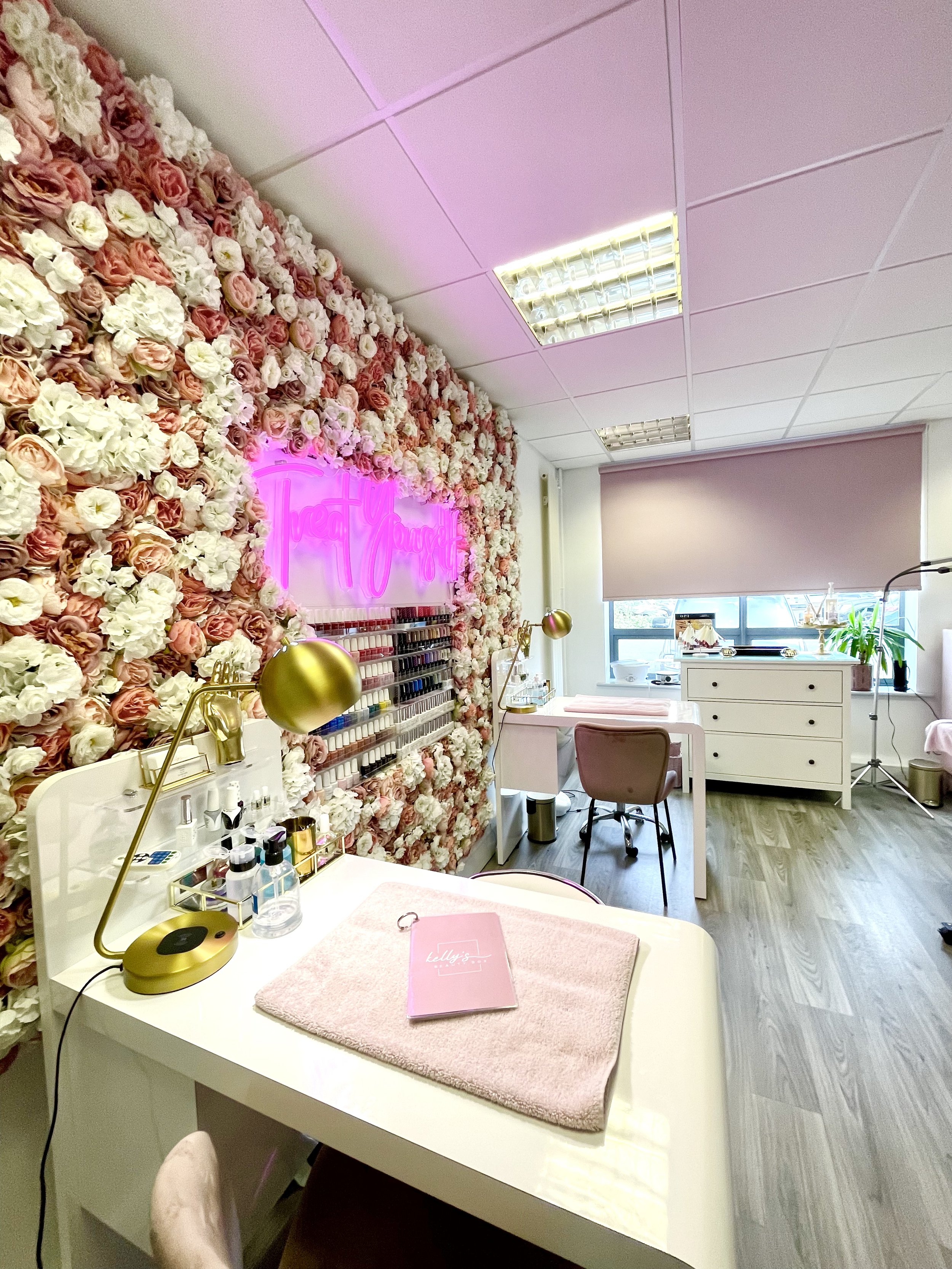 Nail Salon Crawley West Sussex