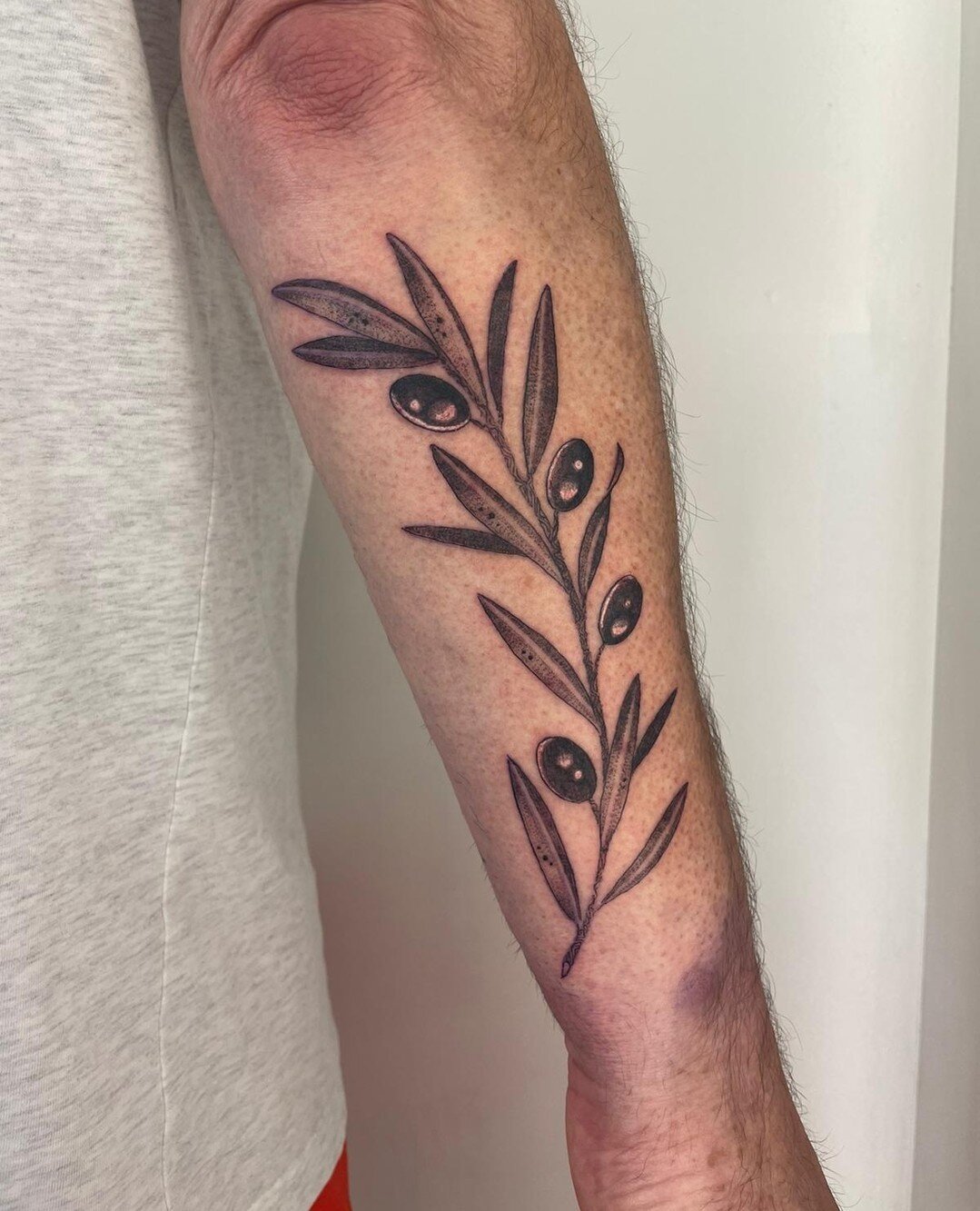 @sarah.strongarms @scorpiomarstattoo 🌿⁠
Contact directly to book in! ⁠
⁠
🦂❤️⁠
⁠
⁠
⁠
#scorpiomarstattoo #sarahstrongarms #tattoo #finelinetattoo #londontattoo #tattooideas #armtattoo #botanicaltattoo #floraltattoo