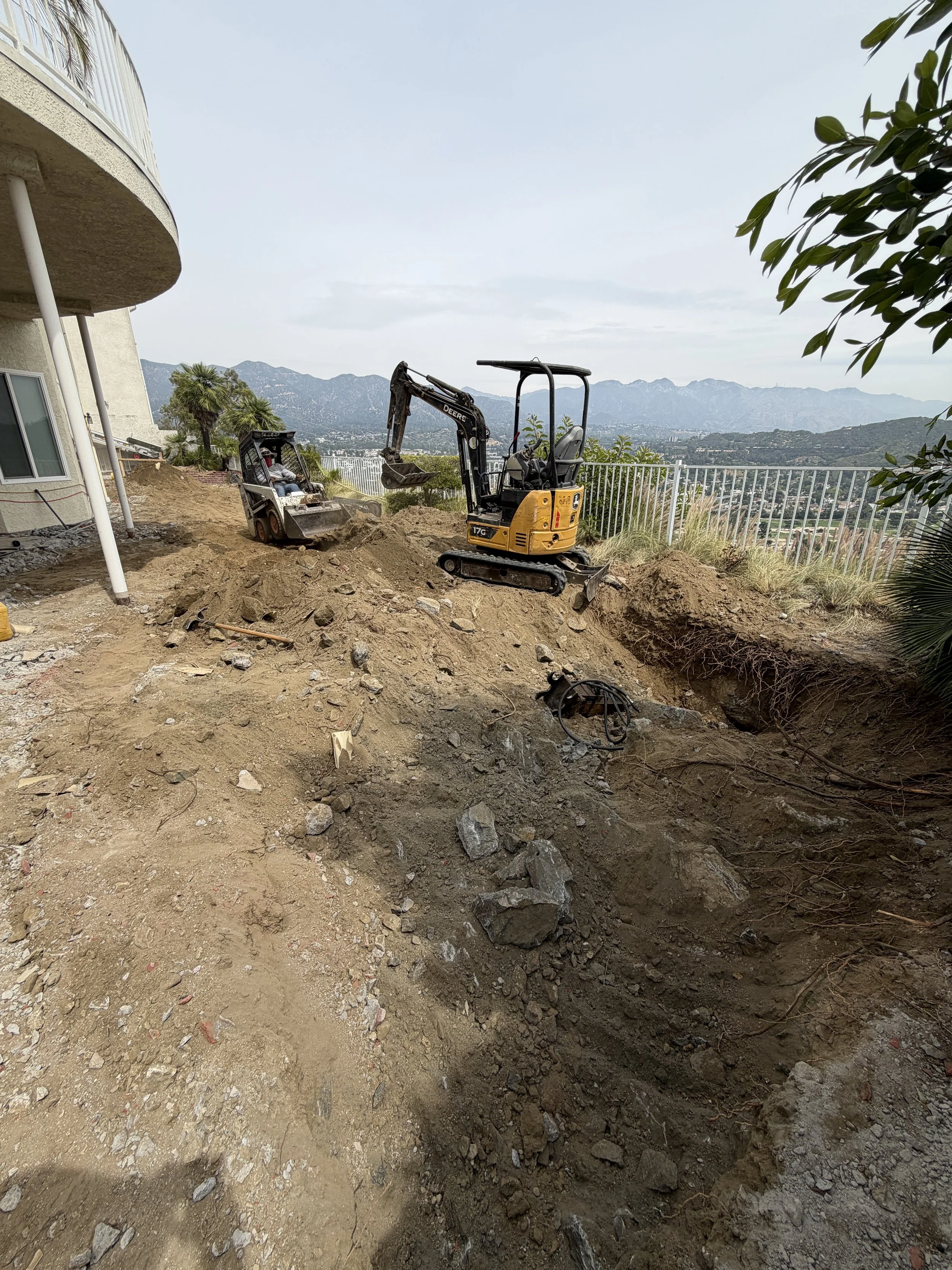 Custom pool and backyard project in Los Angeles, CA, designed with a modern design-build approach that combines clean lines, premium materials, and a fully integrated outdoor living space. This project includes custom pool construction, upgraded hard
