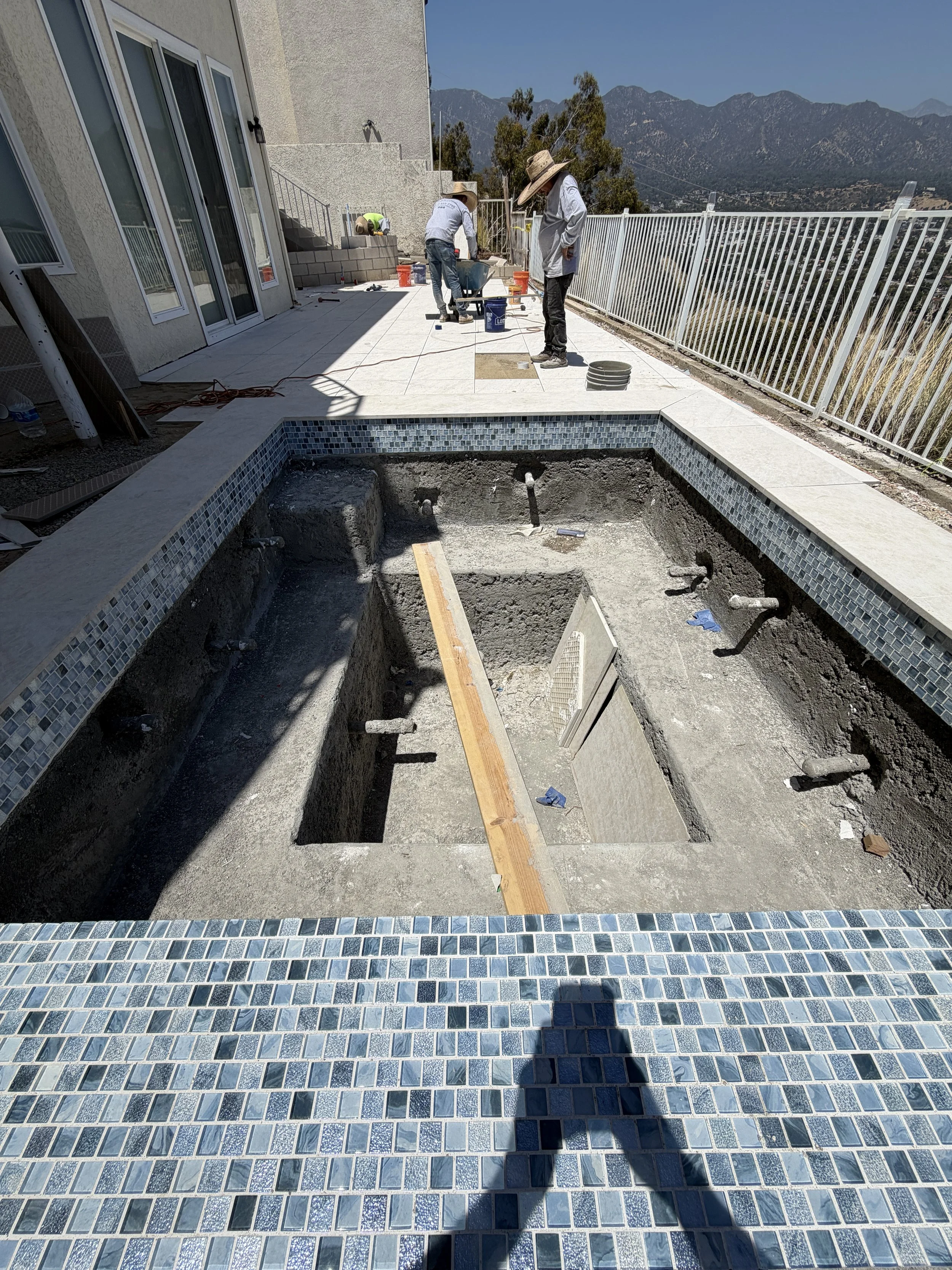 Pool builder and hardscape design in Los Angeles 