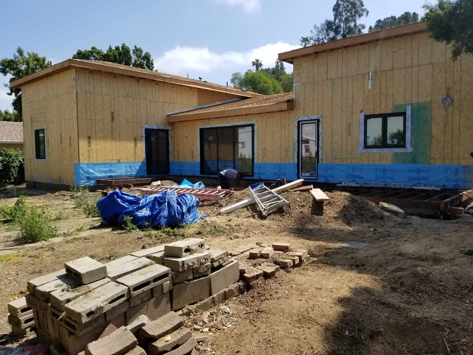 Custom pool and backyard project in Bel Air, CA, designed with a modern design-build approach that blends clean lines, premium materials, and a fully integrated outdoor living space. This project features custom pool construction, upgraded hardscape,