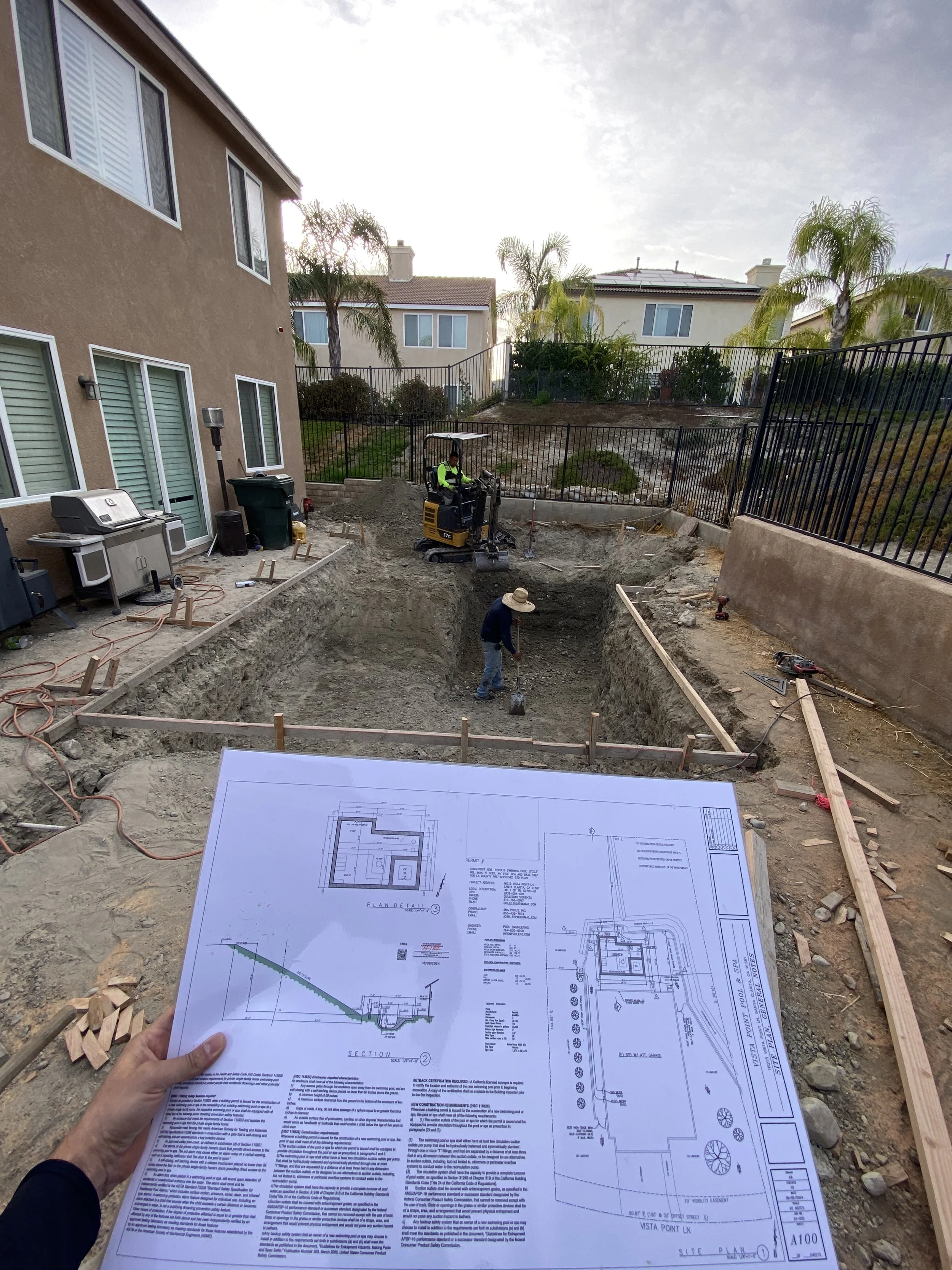 EVERYWHERE OUTDOOR BUILDERS