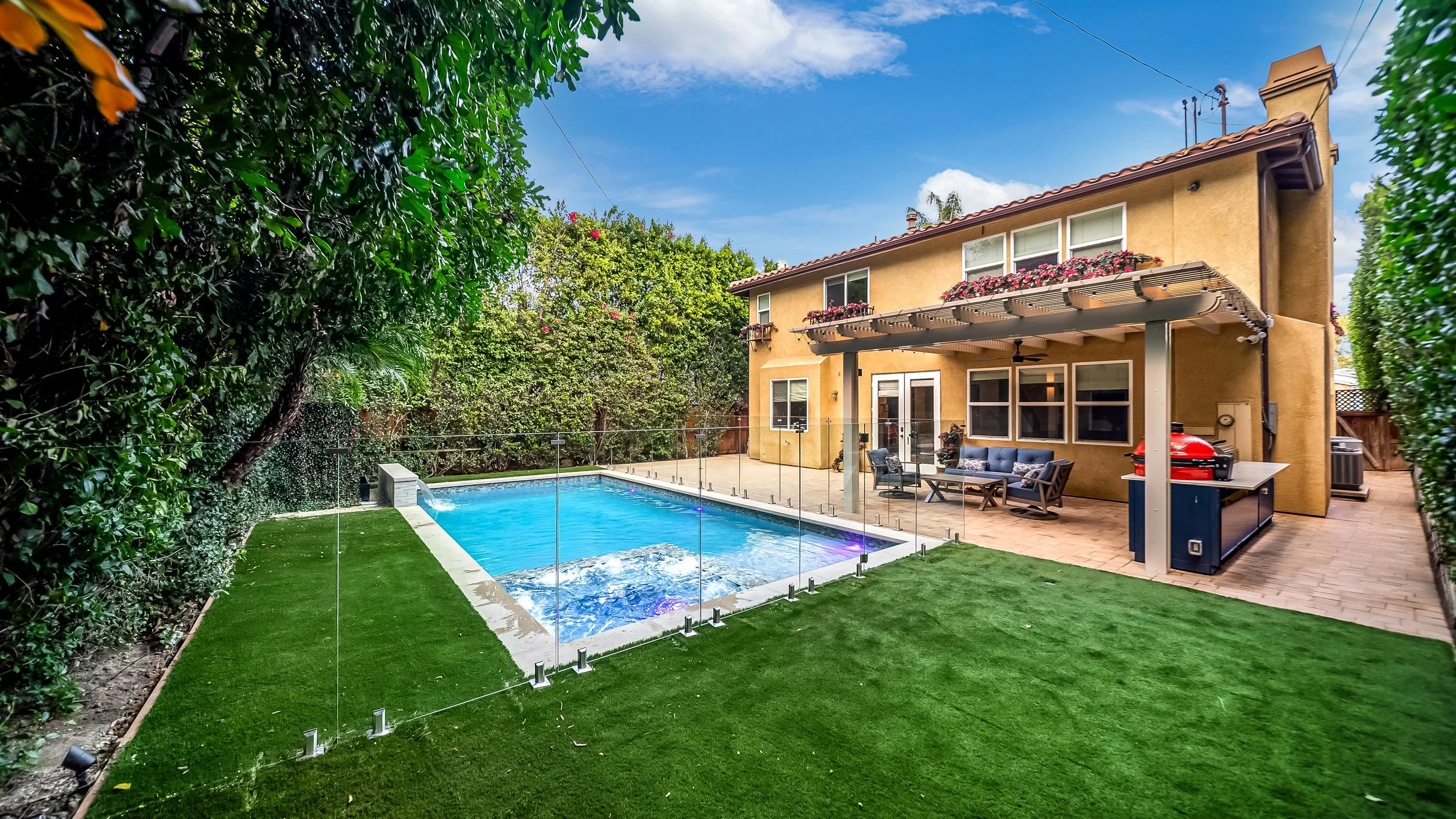 Pool builder in Los Angeles