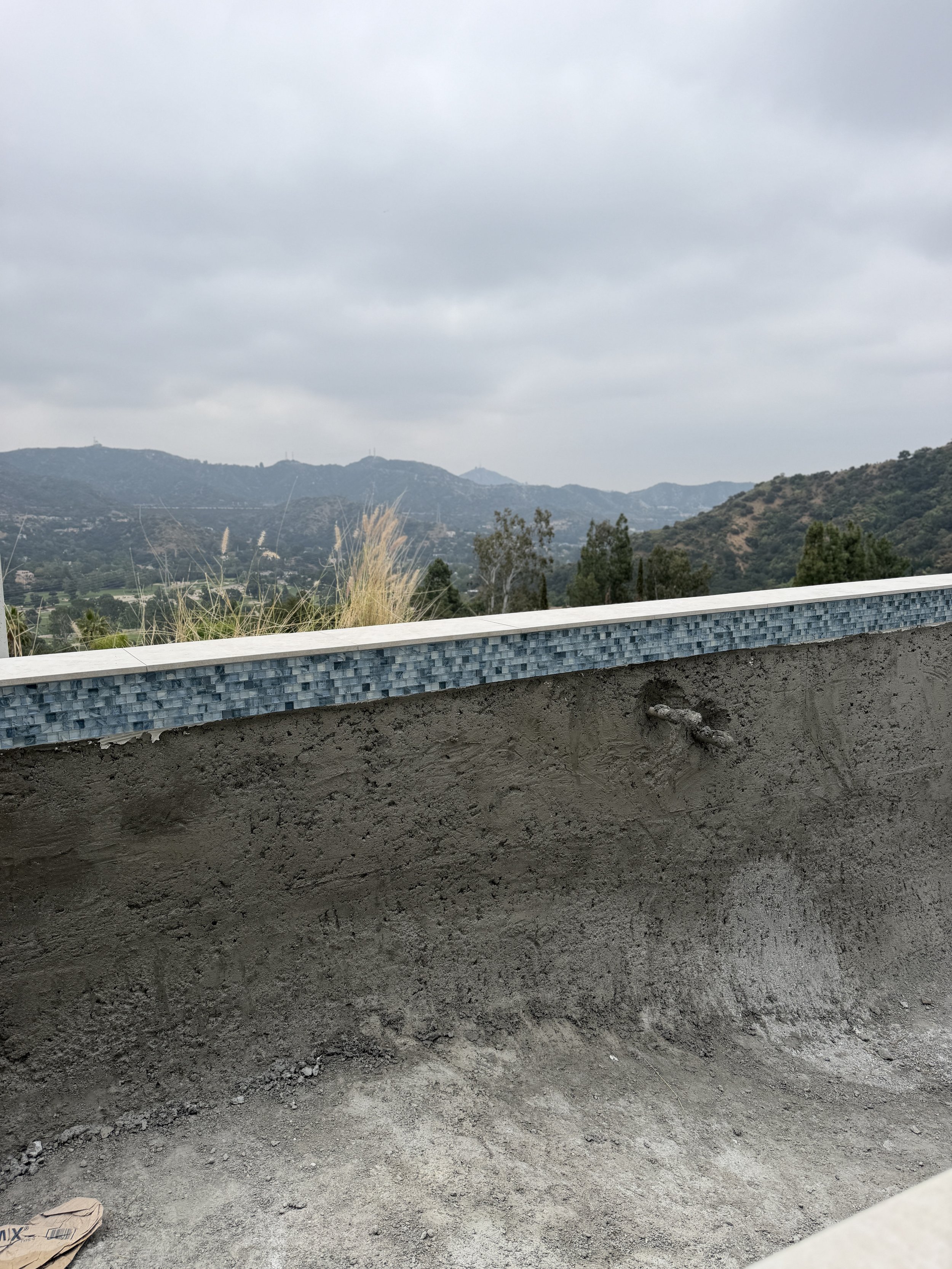 Custom pool and backyard project in Los Angeles, CA, designed with a modern design-build approach that combines clean lines, premium materials, and a fully integrated outdoor living space. This project includes custom pool construction, upgraded hard