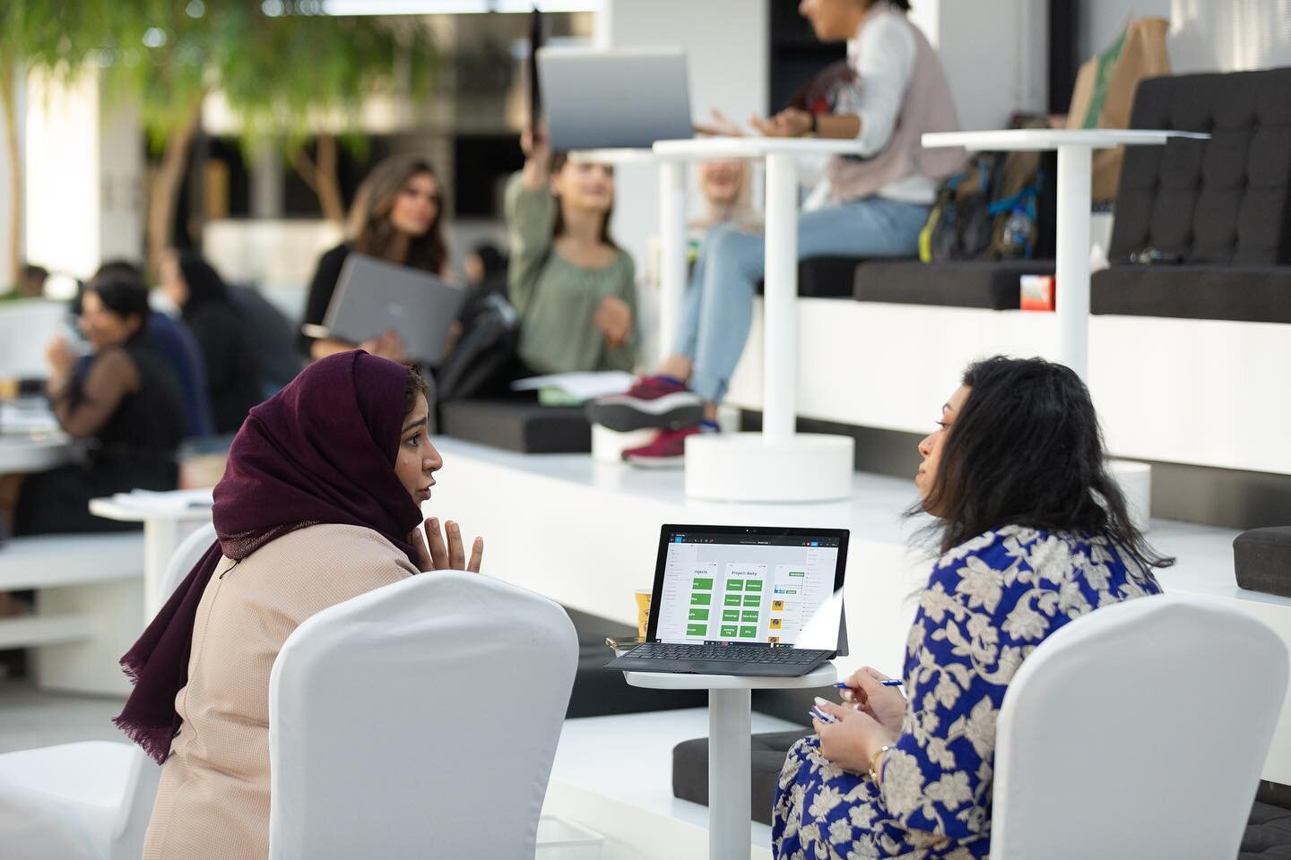Mentoring sessions in progress 💬

.
.
.
#coworking #coworkingspace #startup #startupbusiness #openspaces #business #productivity #work #workday #office #mentoring #space #manama #bahrain