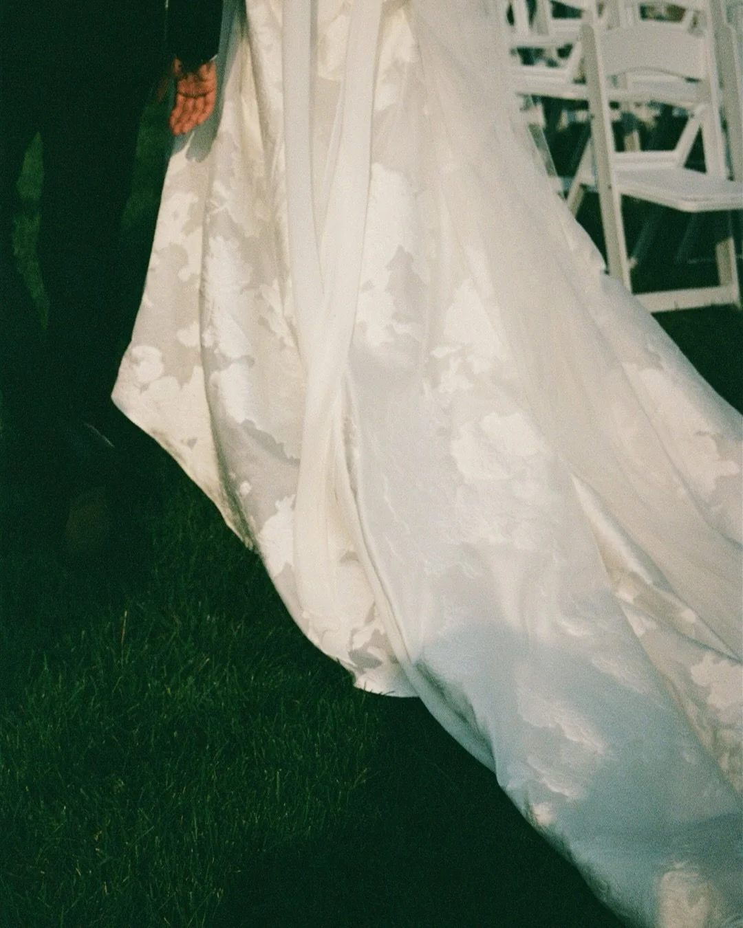 35 film sacred moments from L&amp;S wedding day 🤍 

Venue @hendersonacresnc
Planning @florence.eventco
Florals @carolinaflowers
Dress @essenseofaustralia
Catering @sageandspicecatering
DJ @snapdragon_dj
Coffee Cart @javacartcatering 

#portra400 #35