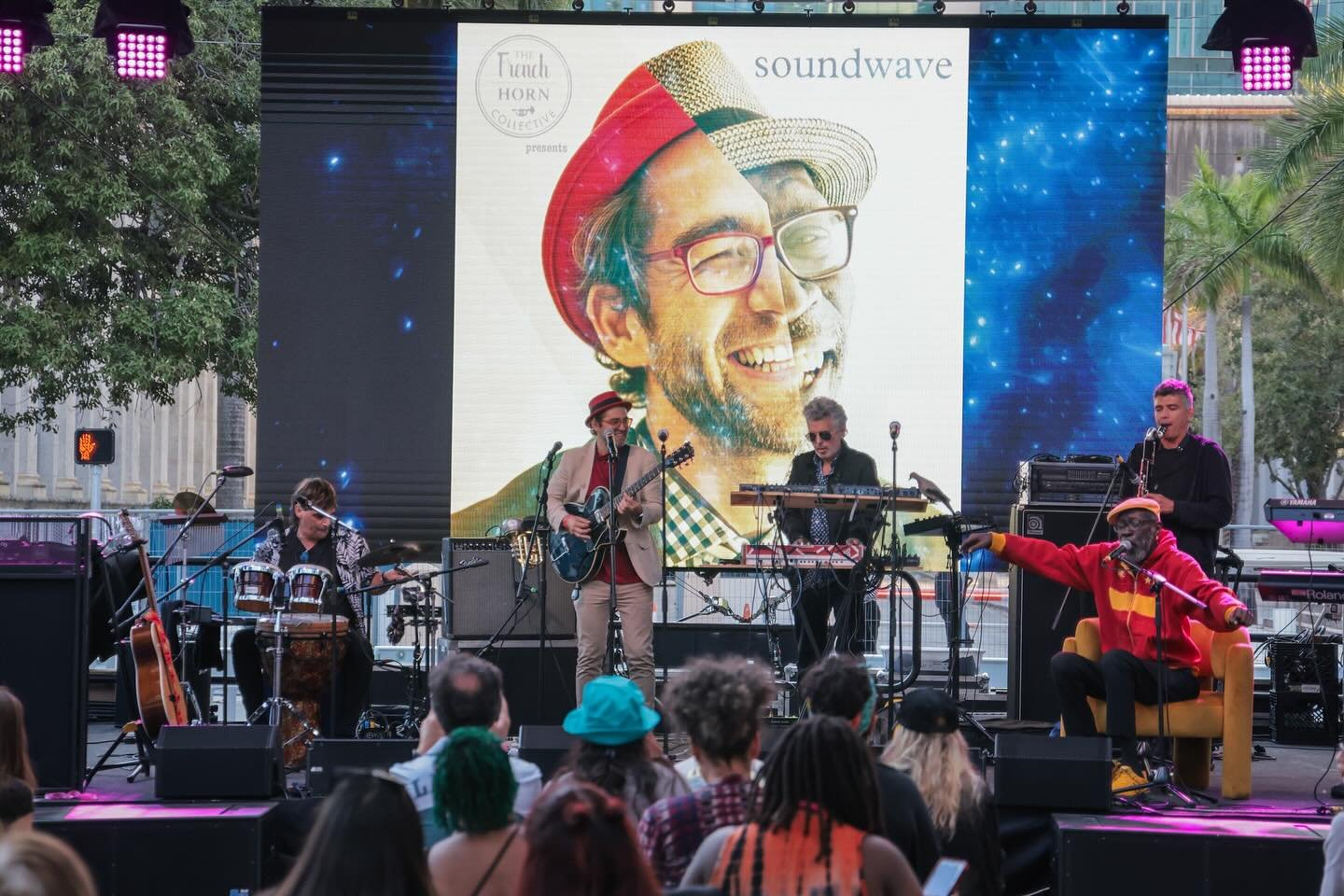 Great show we had at @miamibookfair this year of 2024z with the full electro collective @niuver @smurphio @jjoelhr #livemusic #miamidadecollege #frenchmiami #frenchmusicmiami