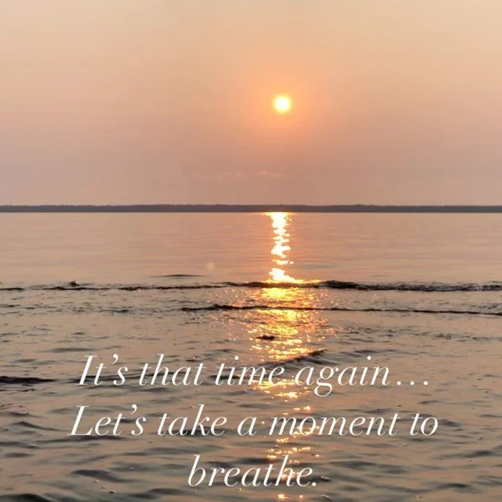 Let&rsquo;s take a moment for ourselves.

Take a deep breath in through your nose, breathing right into your belly and out through your mouth.

Swipe through for a little sunset magic 💕

#mindfullness #mindfullnessmoment