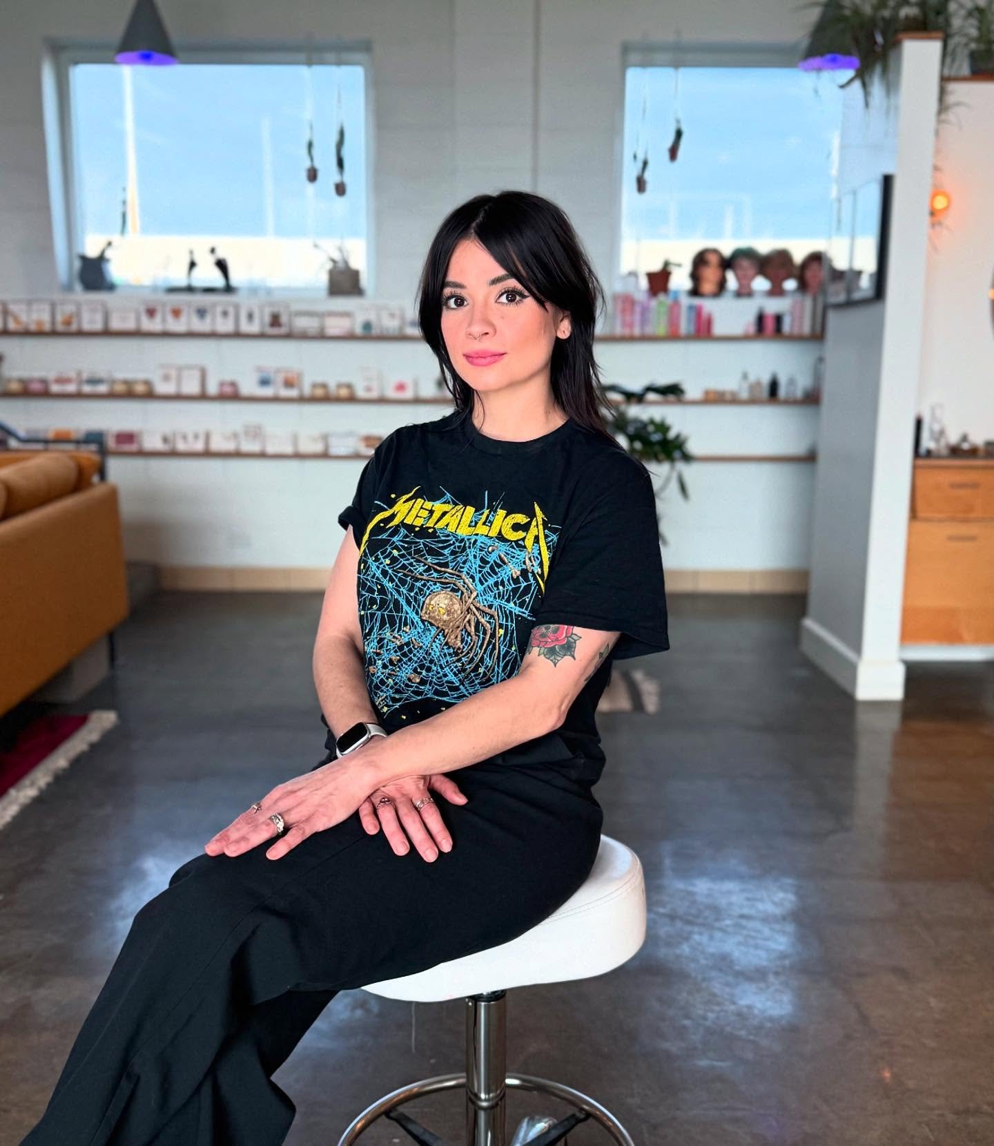 🖤 Sage is officially moved in🖤 and we’re so stoked to have her on our team 💜 Take 10% off haircuts & 20% off color when you book with @sagexstyles from now until March 30th 💜
.
.
.
.
.
.
.
.
.
#aoristsalon #kchairstylist #kcmohairstyli
