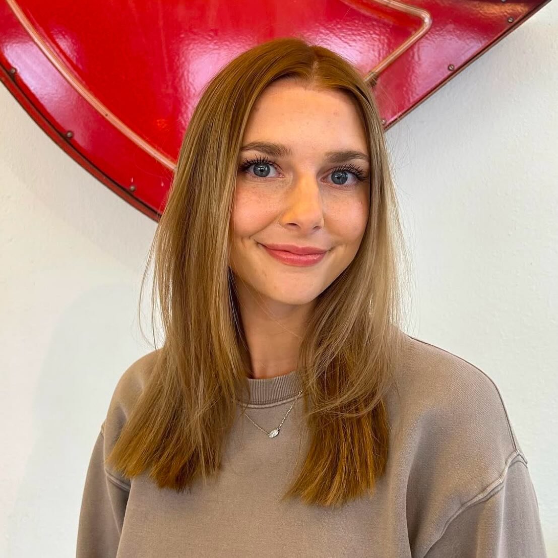 We’re ✨so excited✨ to welcome the sweet & talented @stylesbymaggie_ to our team on 1/2 — her schedule is officially live for bookings! ✂️💕
If you’ve been on the search for a new stylist who is passionate about lived-in cuts &