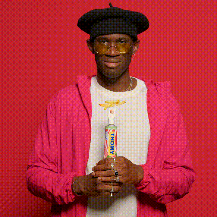 230412_ThomySaurk_GIFs_ZoomRed_1x1-transcode.gif