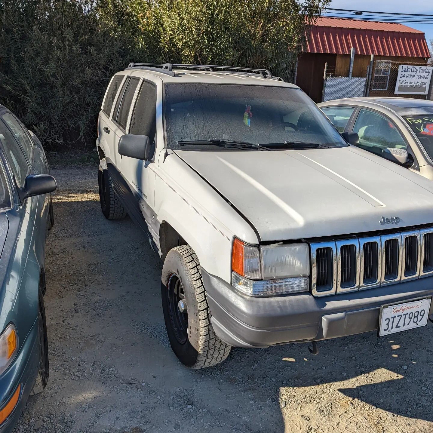 1996 jeep inline 6cyl automatic 3500.00